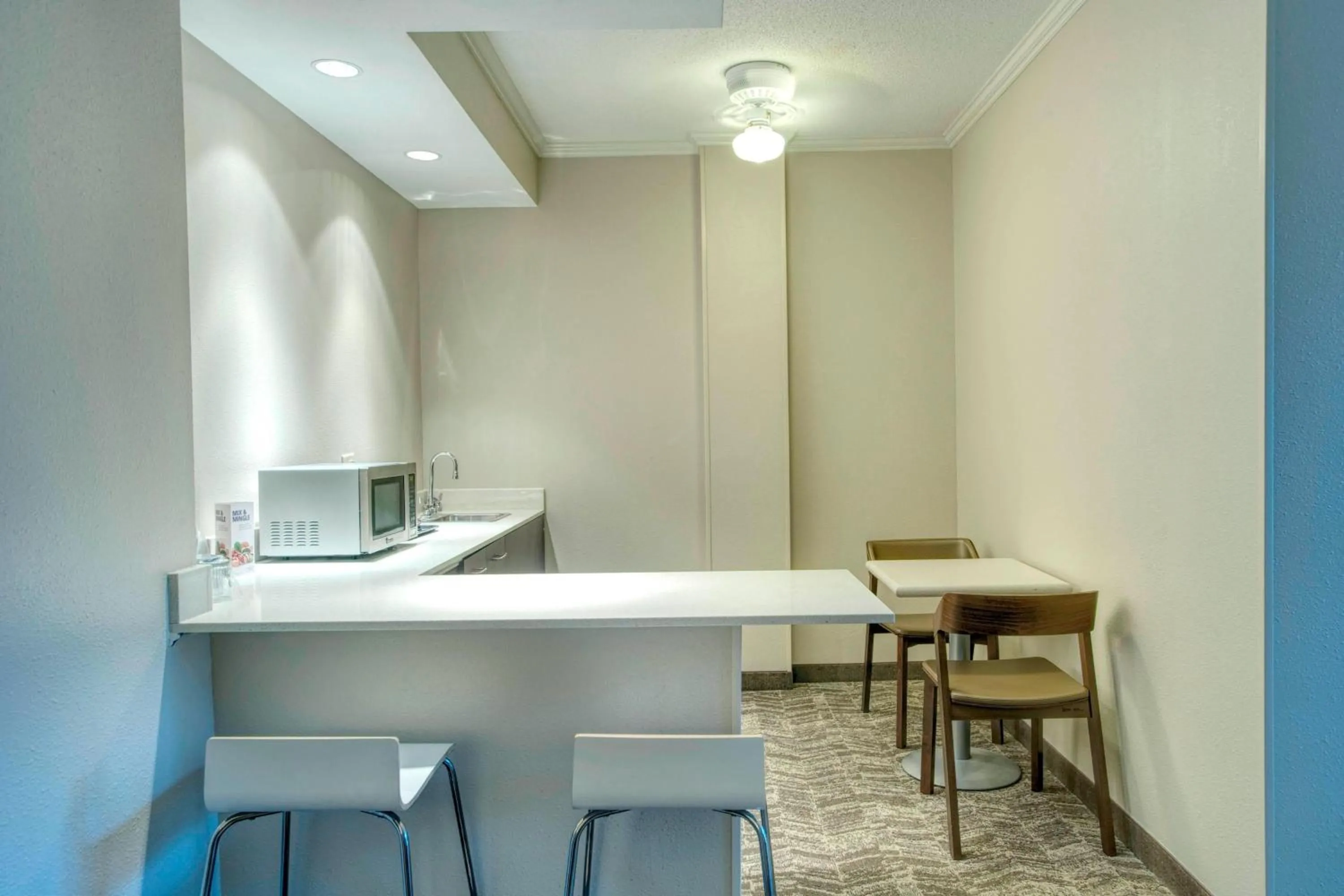 Kitchen or kitchenette in SpringHill Suites by Marriott Lawrence Downtown