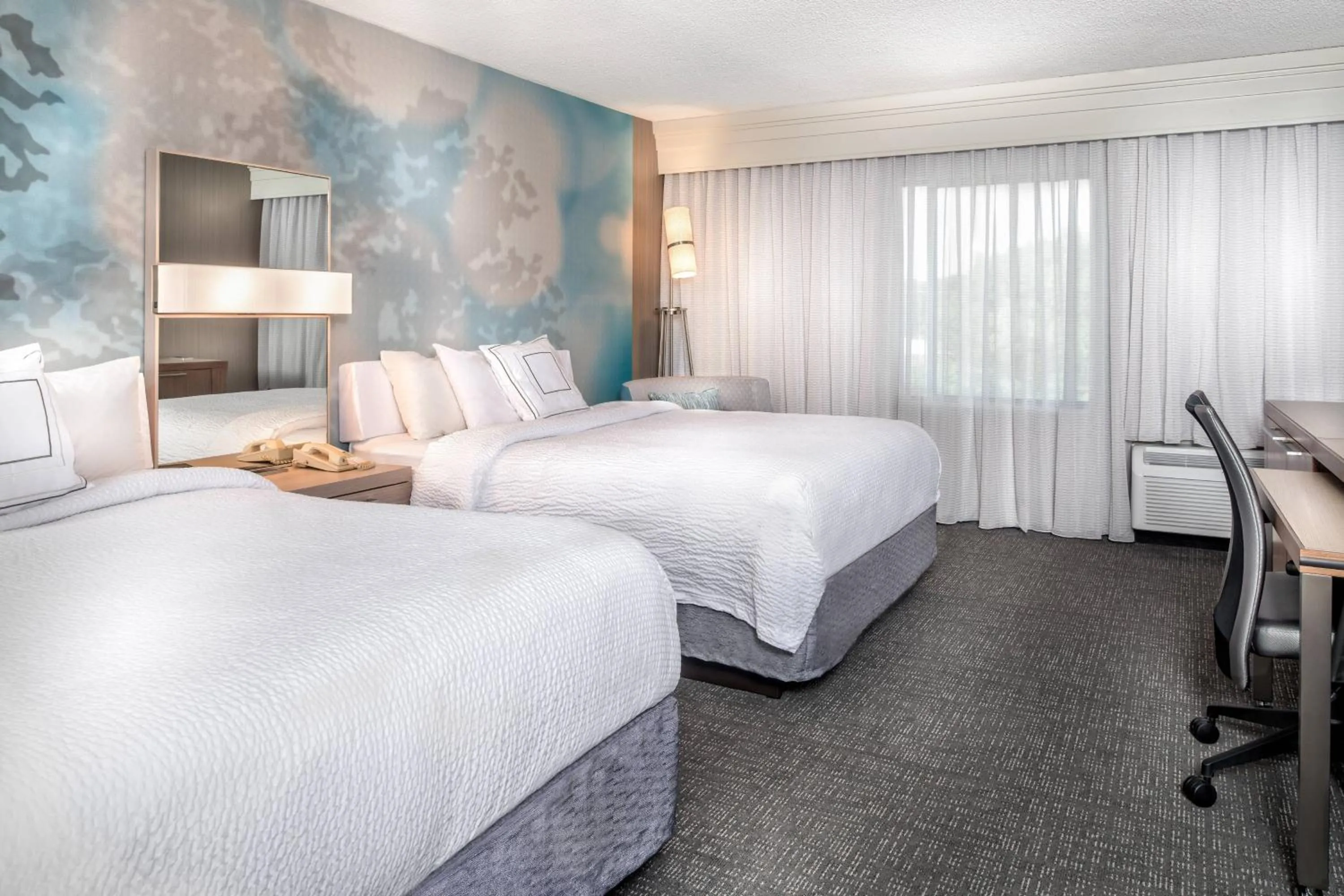 Photo of the whole room, Bed in Courtyard by Marriott Lynchburg