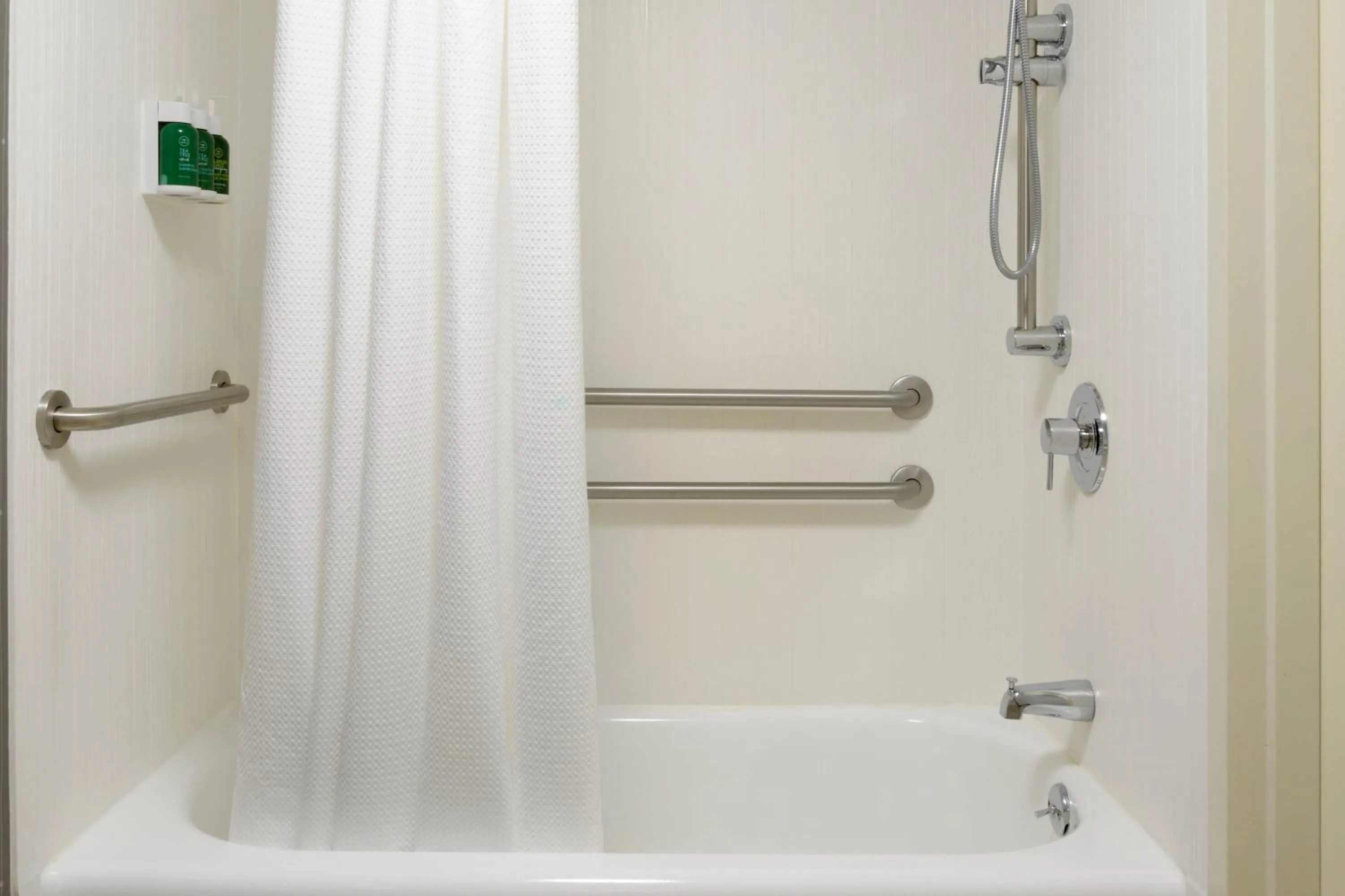 Bathroom in Courtyard by Marriott Lynchburg