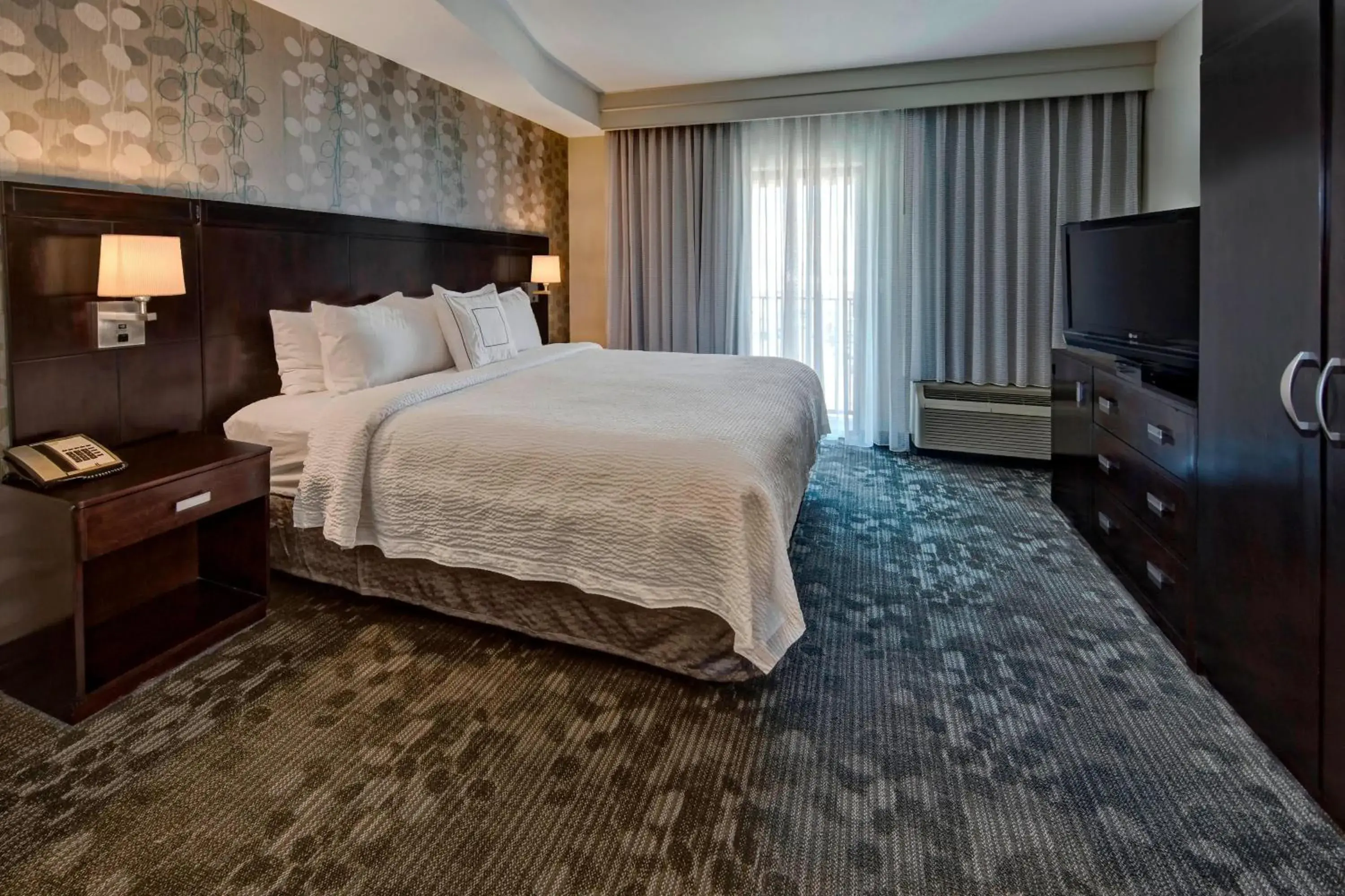 Larger Guest room, 1 King, Sofa bed in Courtyard by Marriott Midland Larger Guest room, 1 King, Sofa bed in Courtyard by Marriott Midland