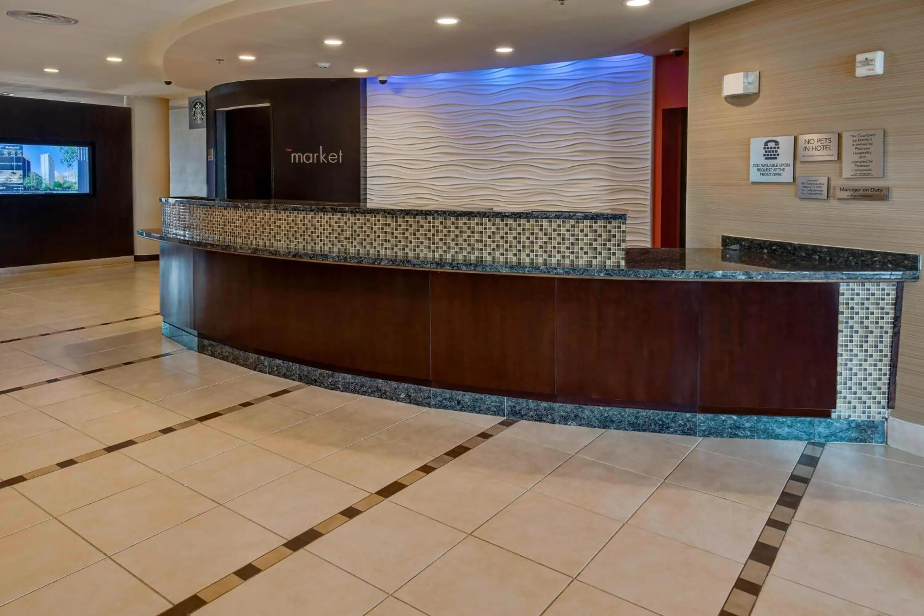 Lobby or reception in Courtyard by Marriott Midland