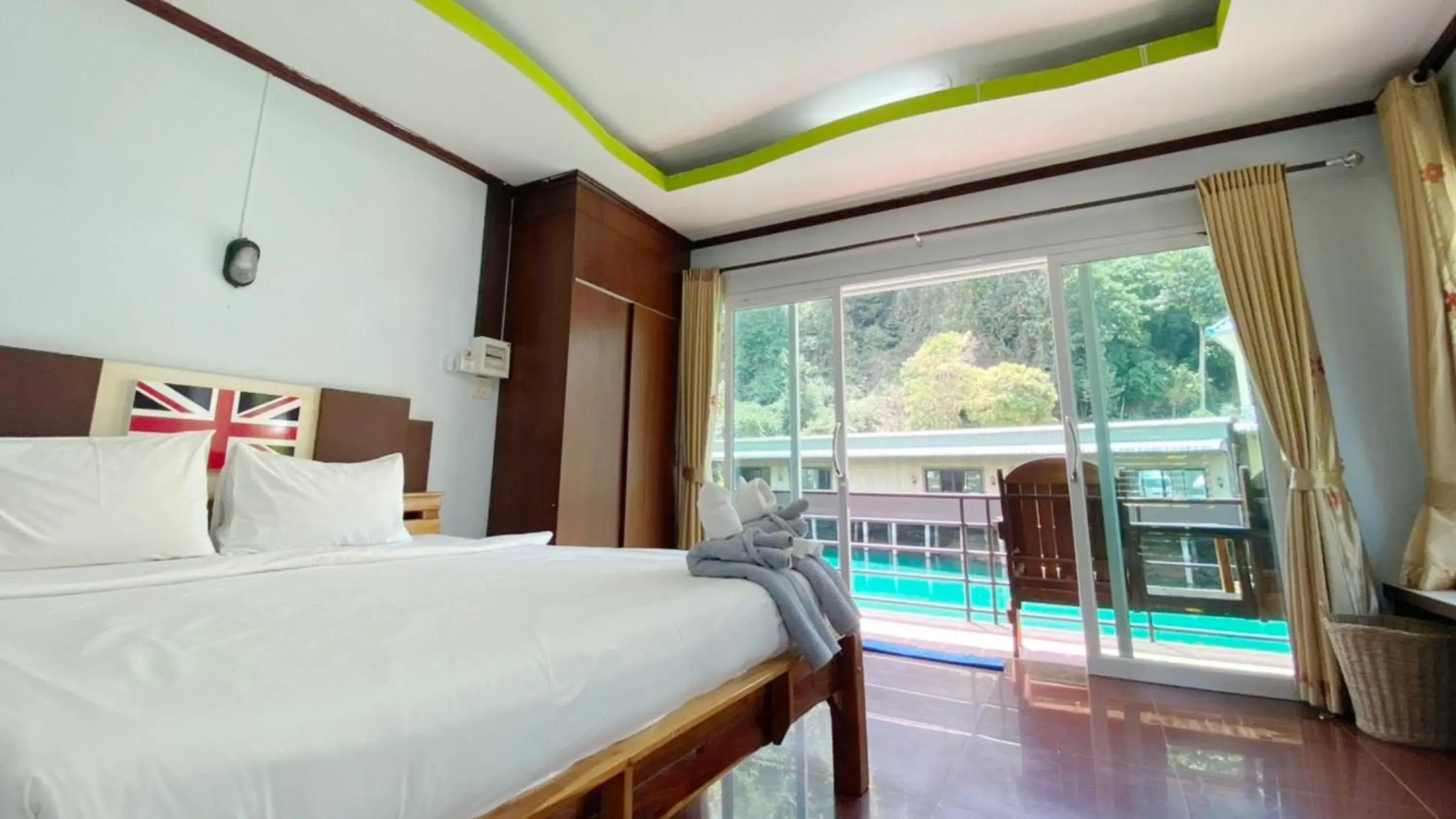 Double Room with Lake View in Lake Terrace Resort Double Room with Lake View in Lake Terrace Resort