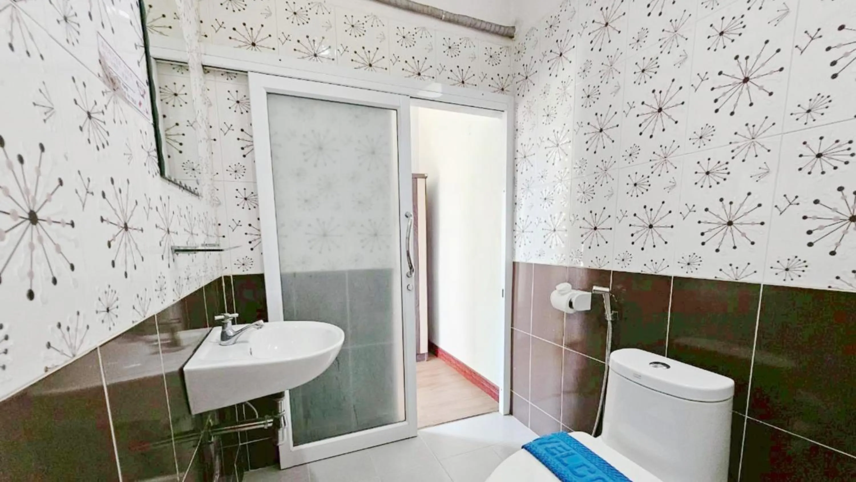 Shower in Lake Terrace Resort