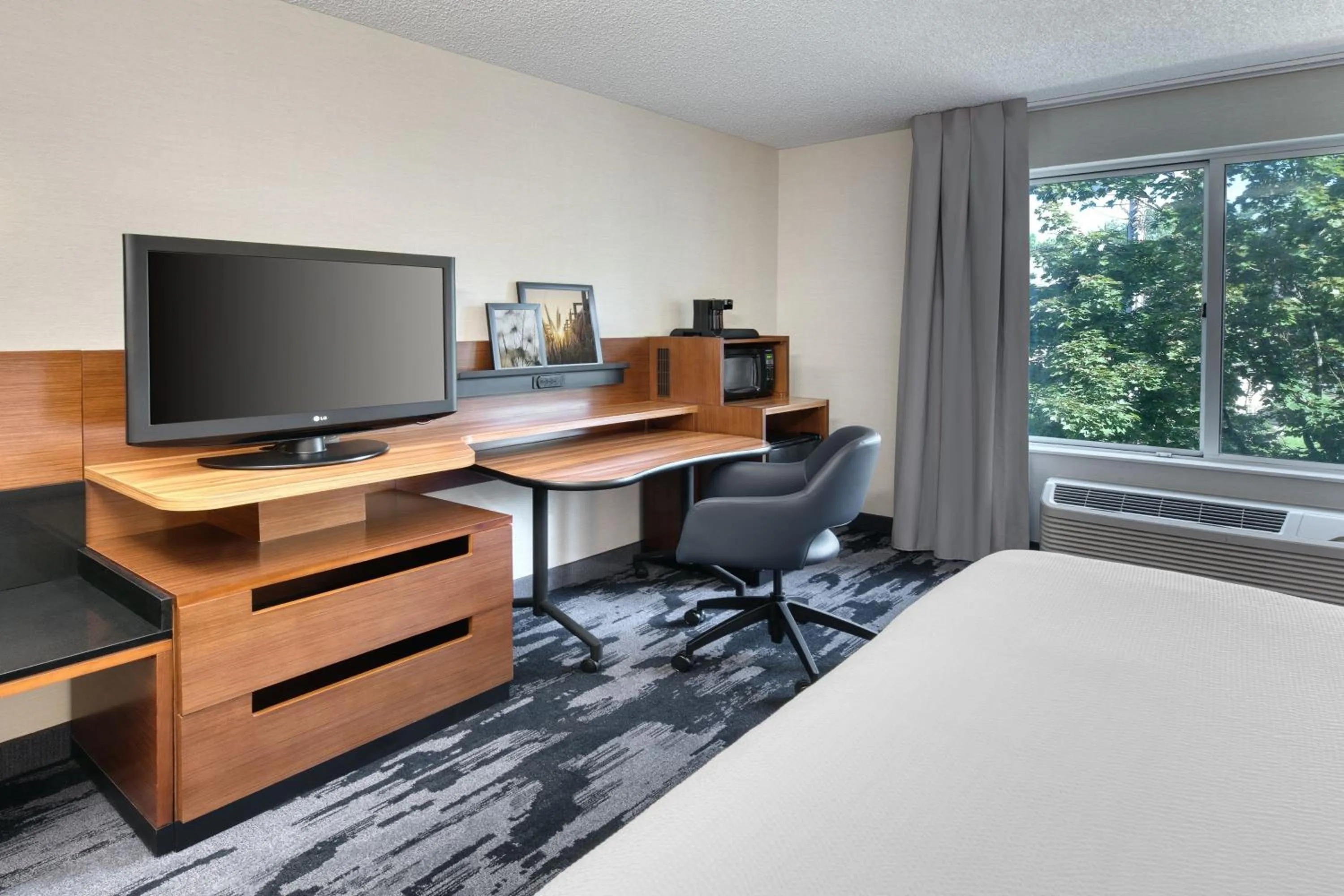 Photo of the whole room, Bed in Fairfield Inn & Suites by Marriott Frankenmuth