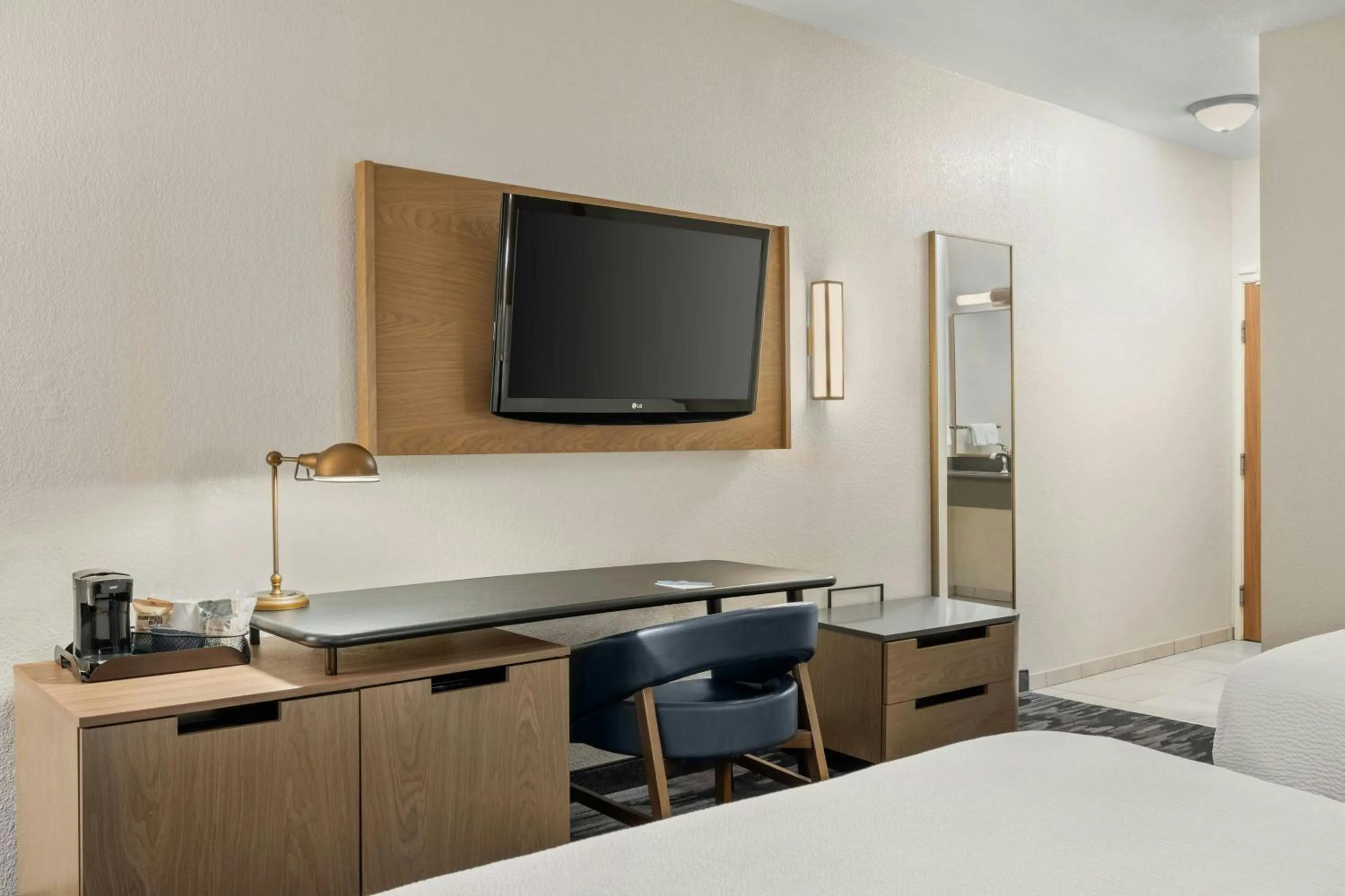 Photo of the whole room, Bed in Fairfield Inn & Suites Mt. Pleasant