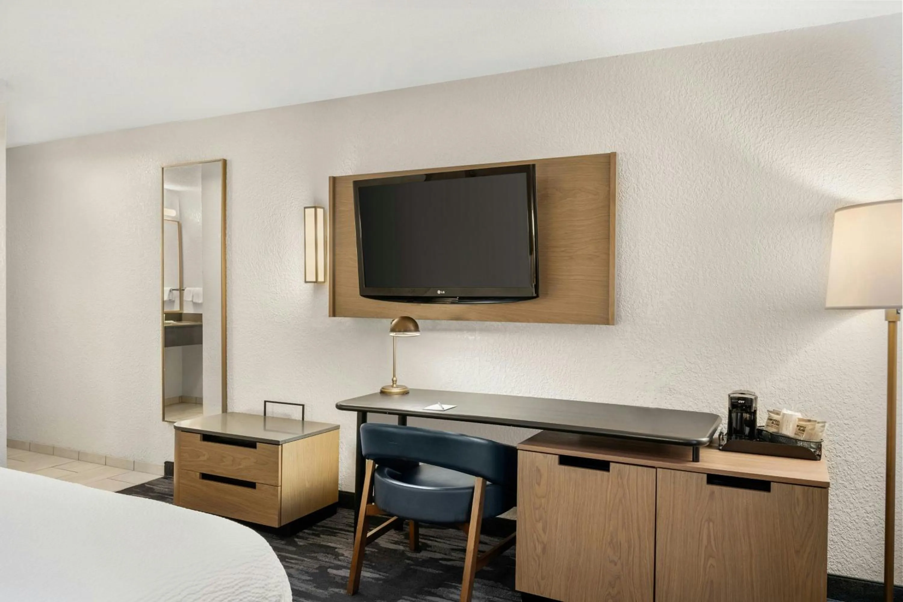 Photo of the whole room, Bed in Fairfield Inn & Suites Mt. Pleasant