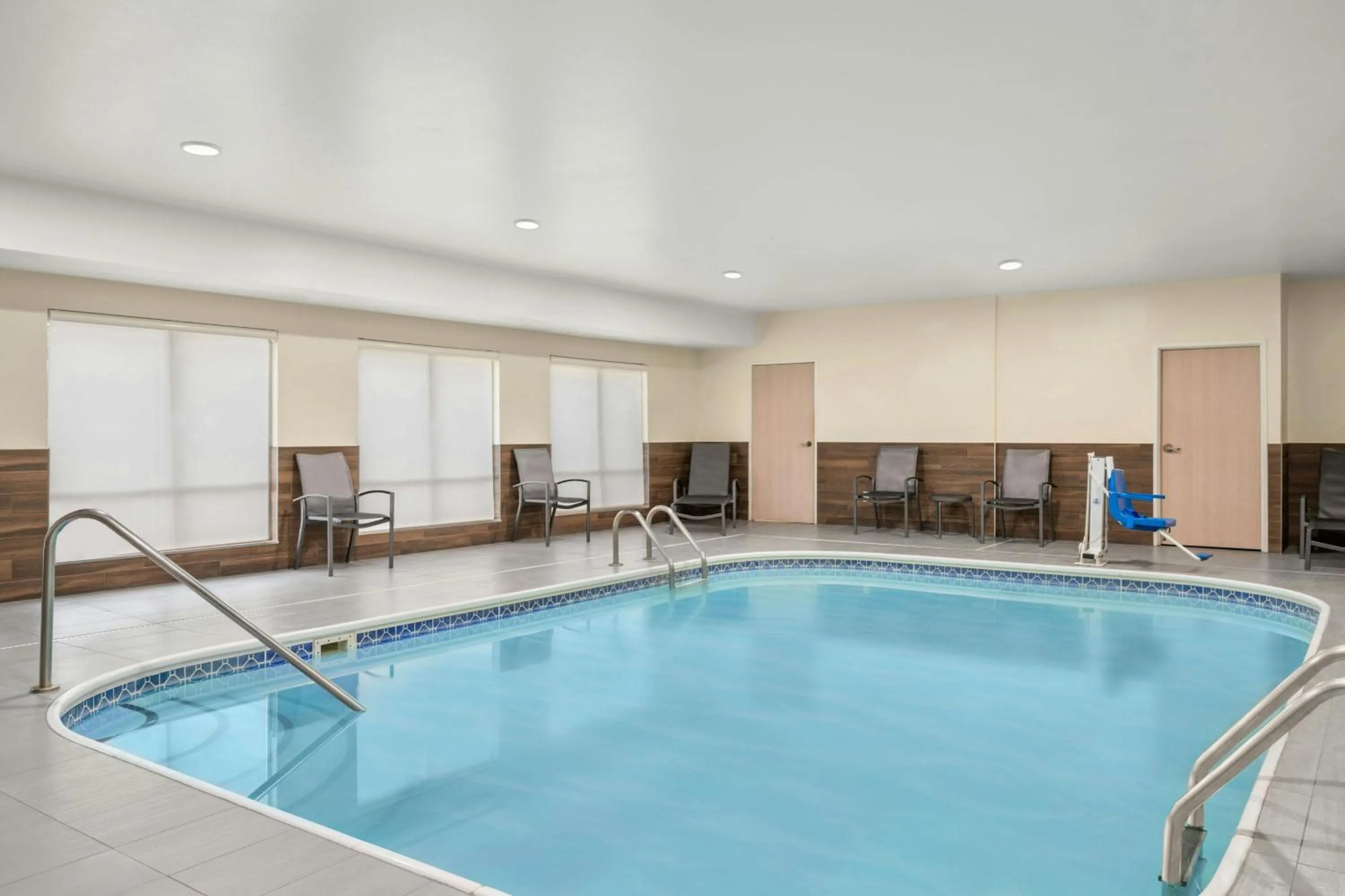 Swimming pool in Fairfield Inn & Suites Mt. Pleasant