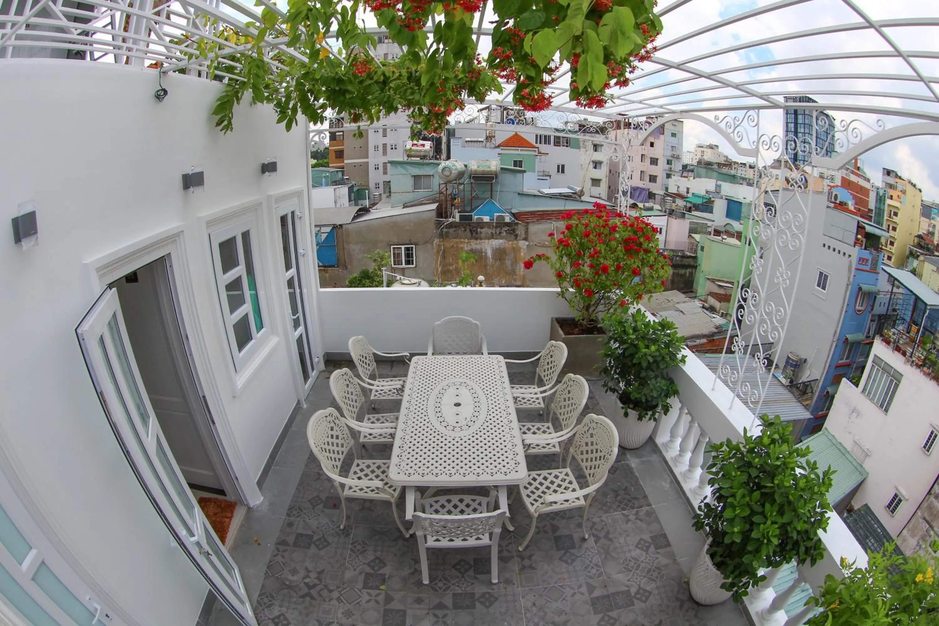 Garden in Full House Hostel