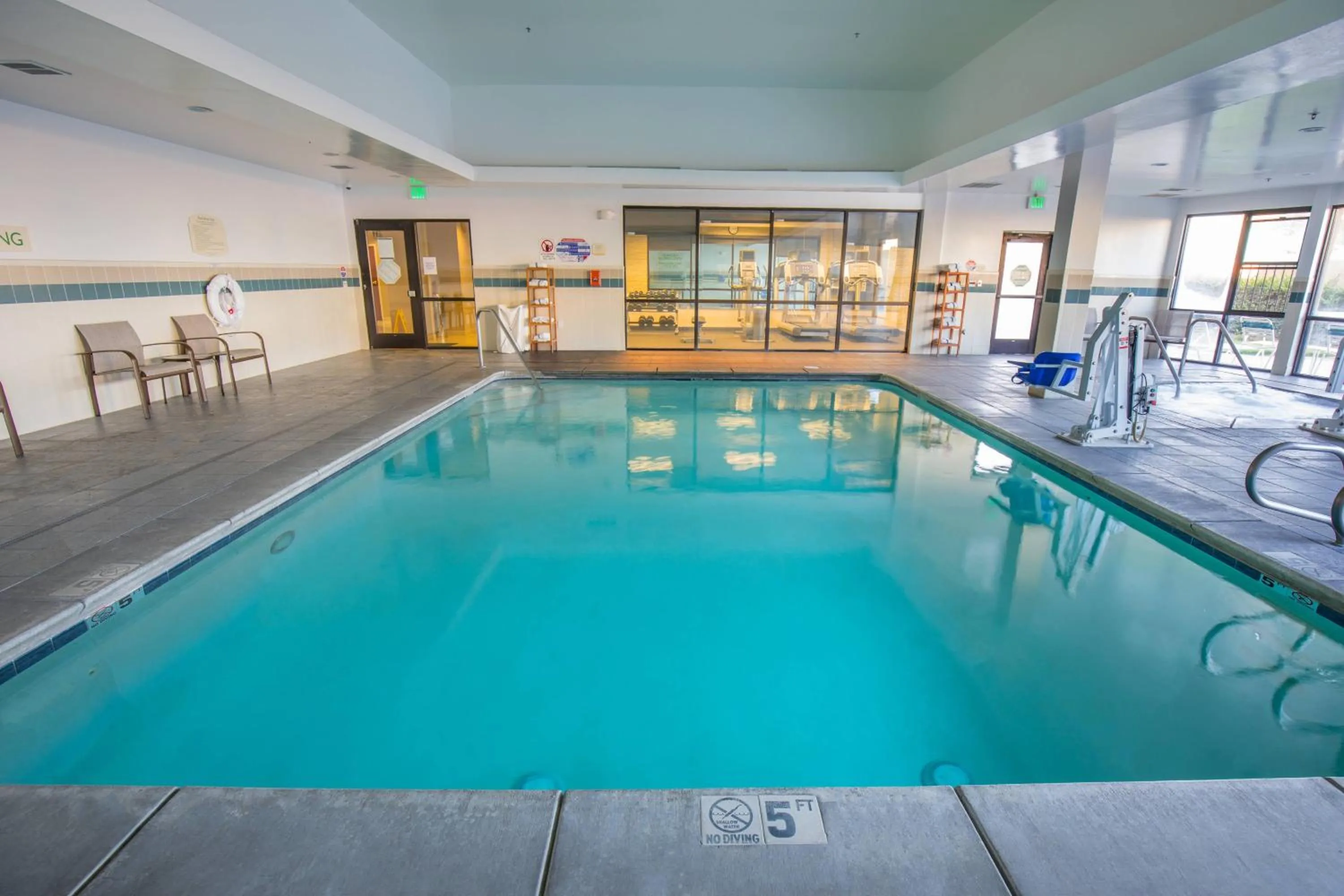 Swimming pool in Courtyard by Marriott Merced