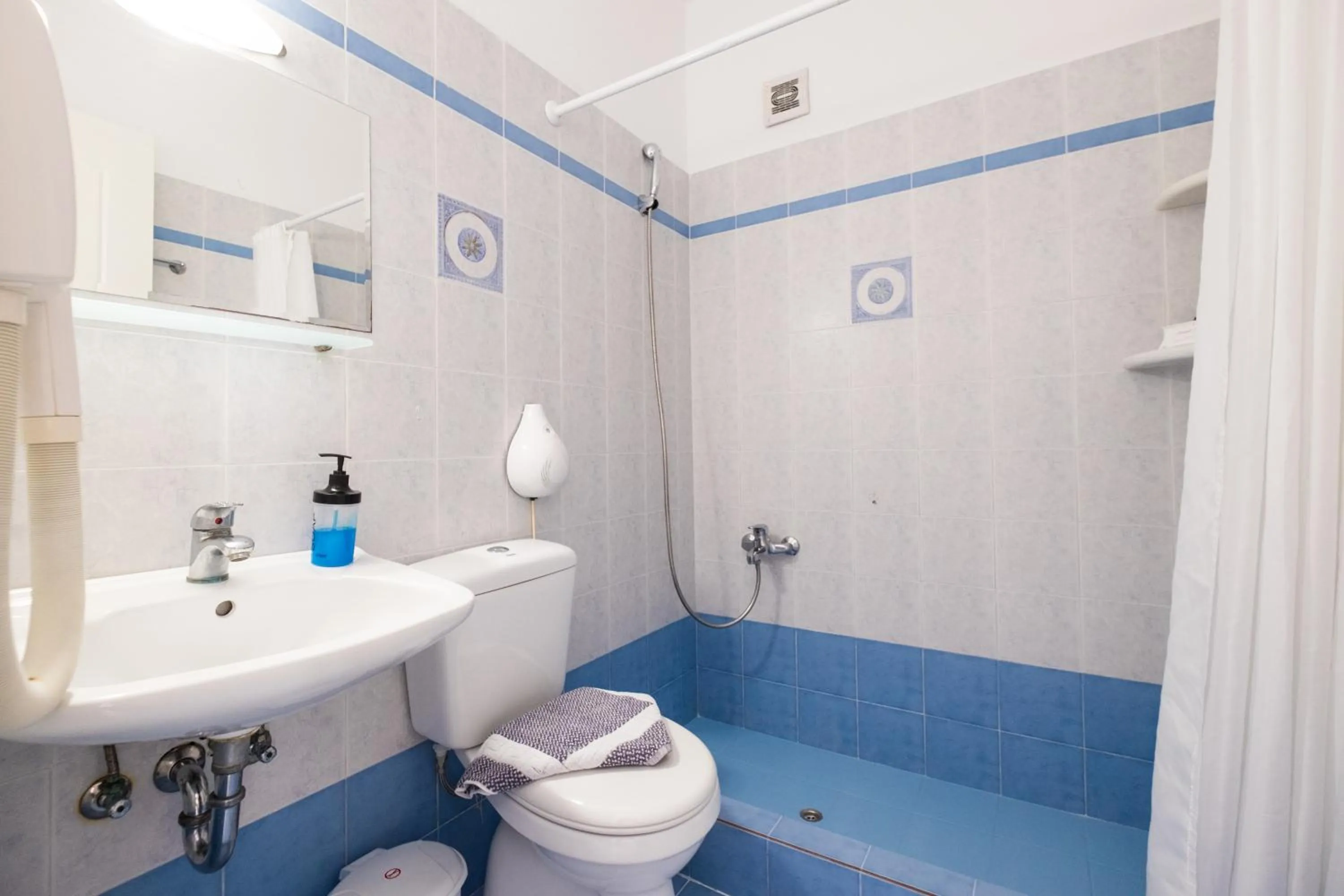 Shower in Joseph Studios