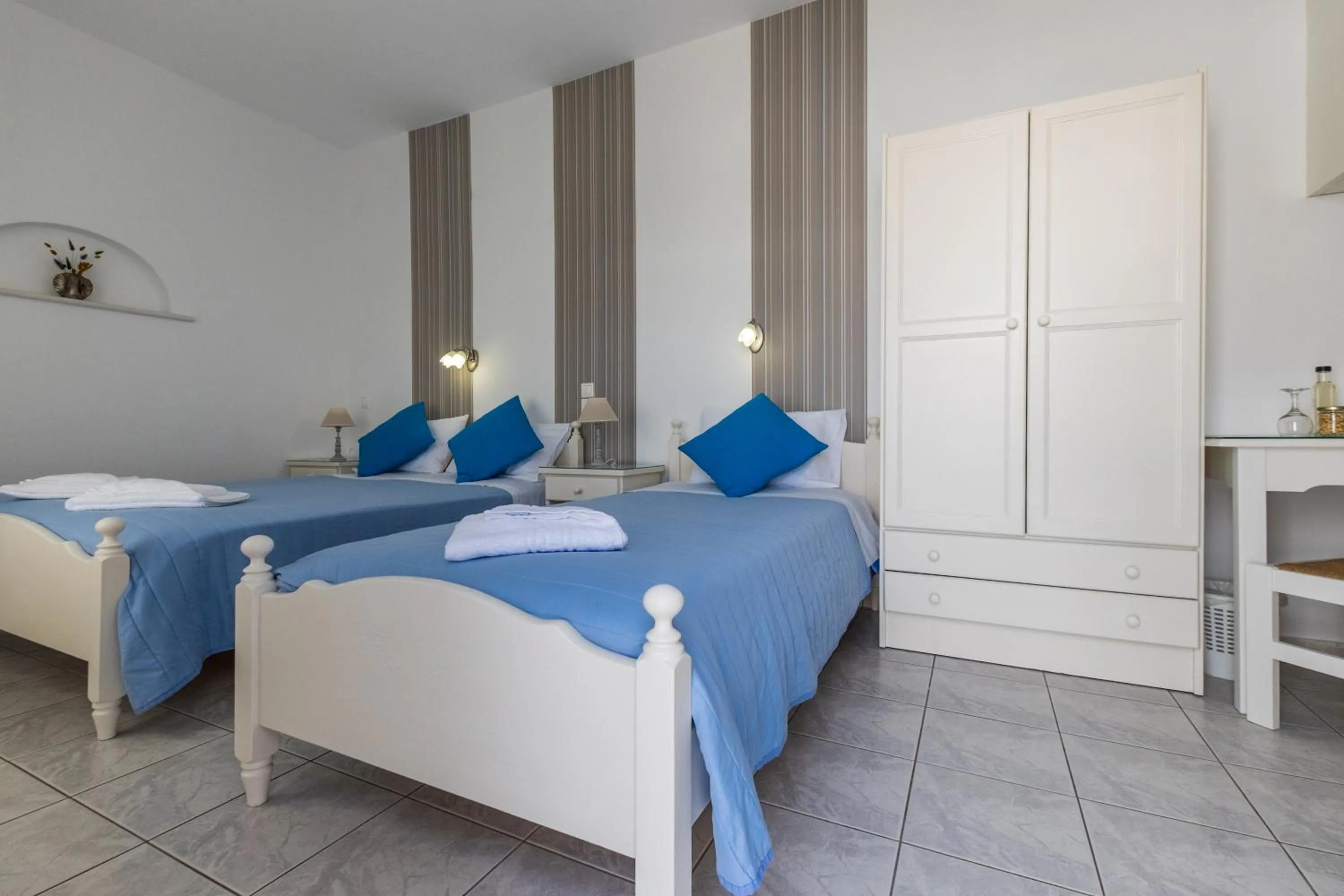 Bed in Joseph Studios