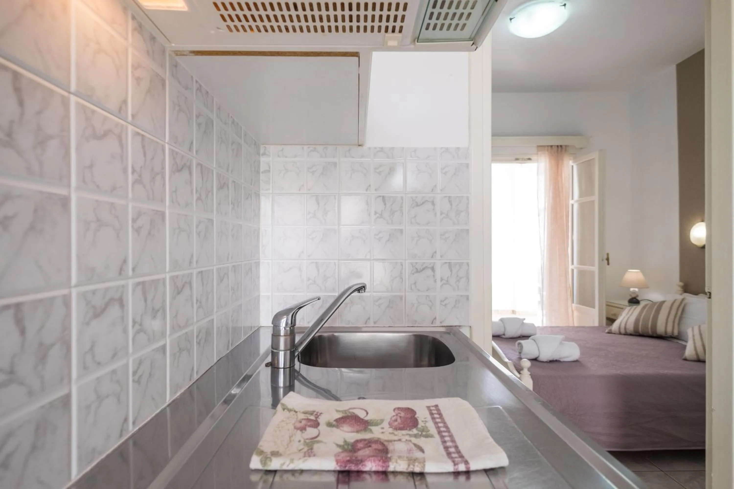 Kitchen or kitchenette, Bed in Joseph Studios