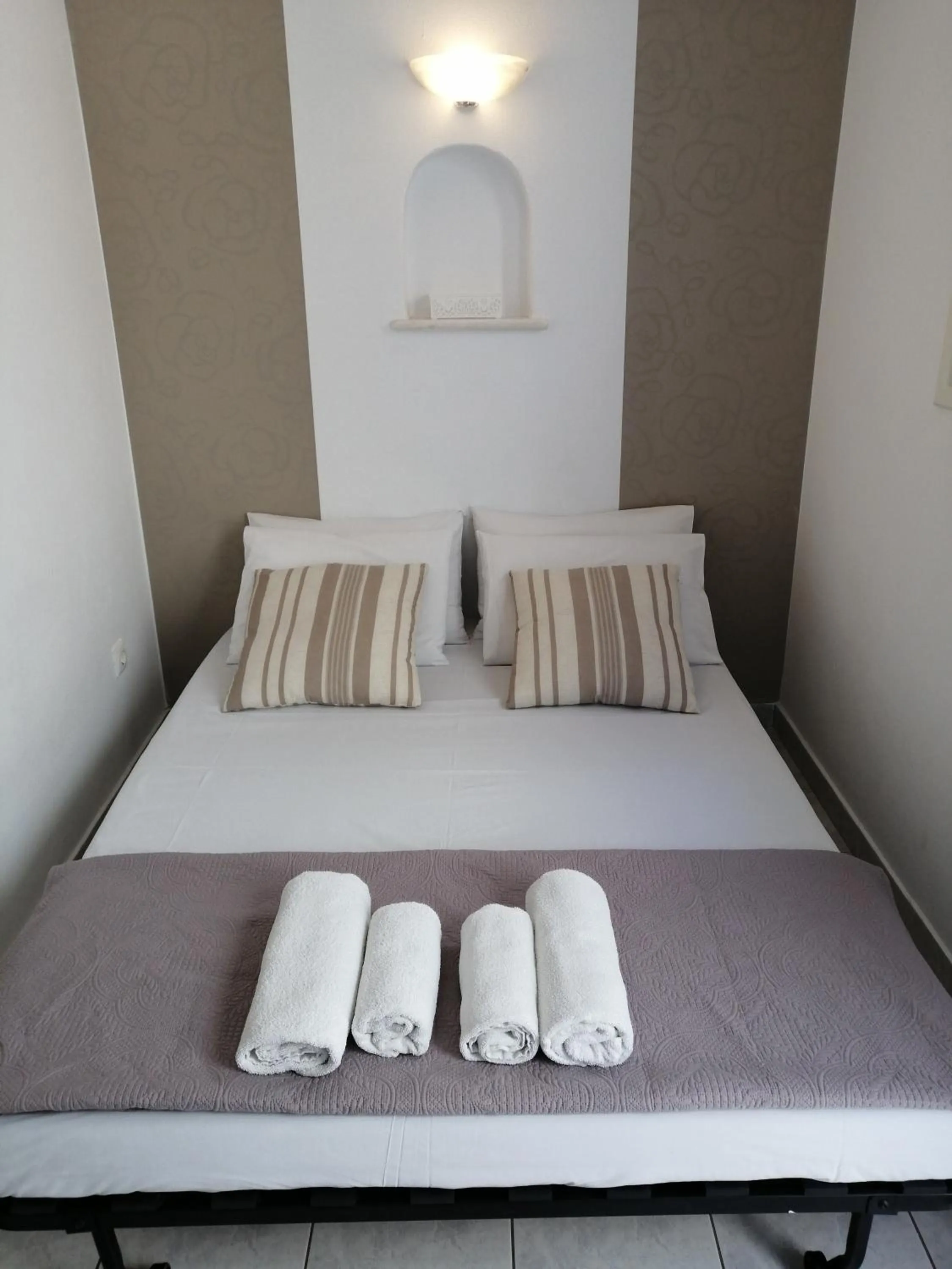 Bed in Joseph Studios