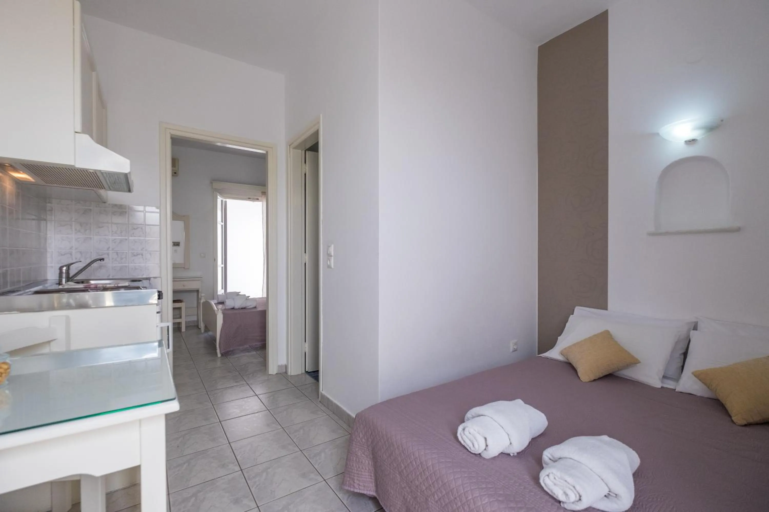 Photo of the whole room, Bed in Joseph Studios