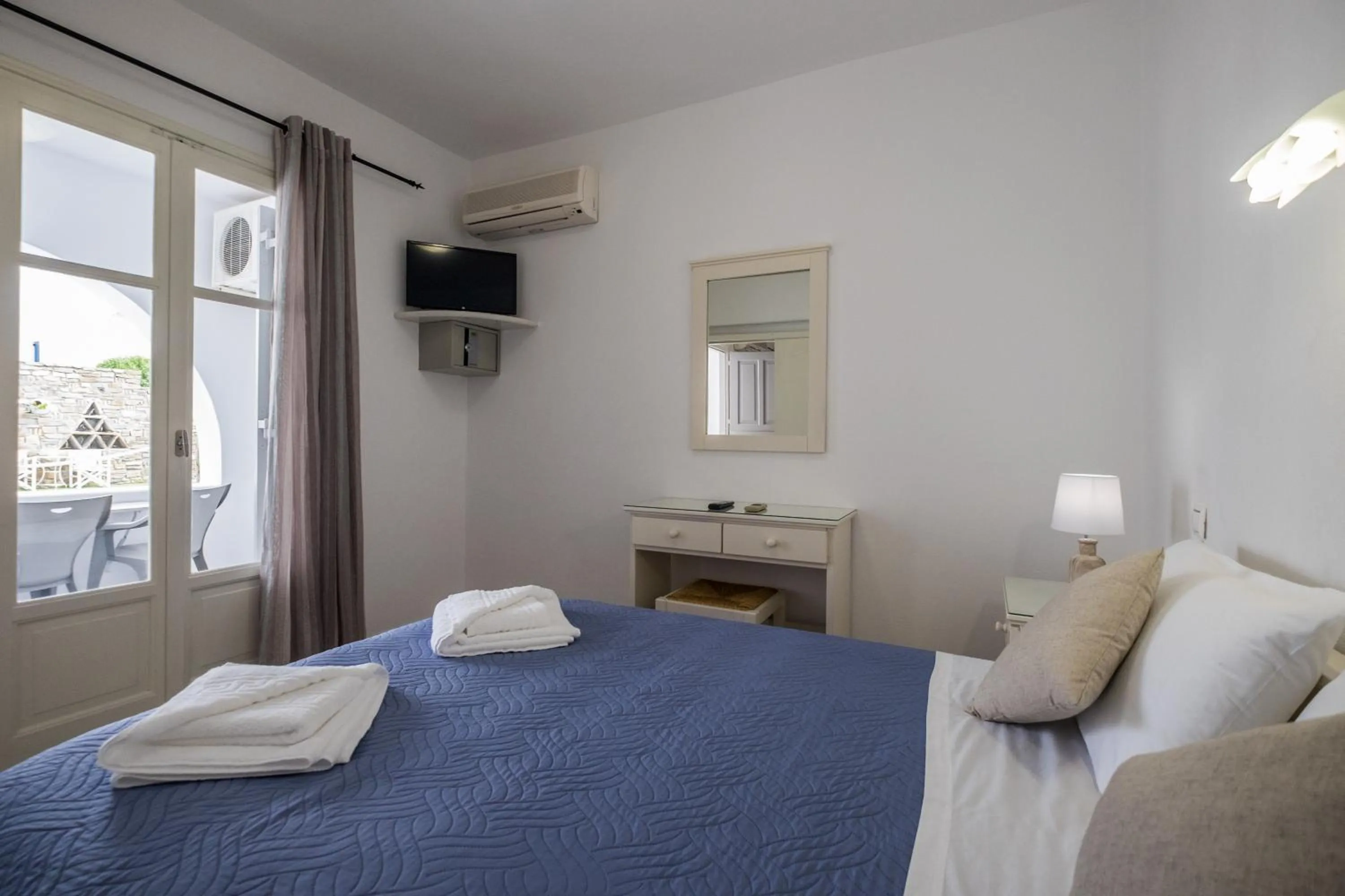 Bed in Joseph Studios