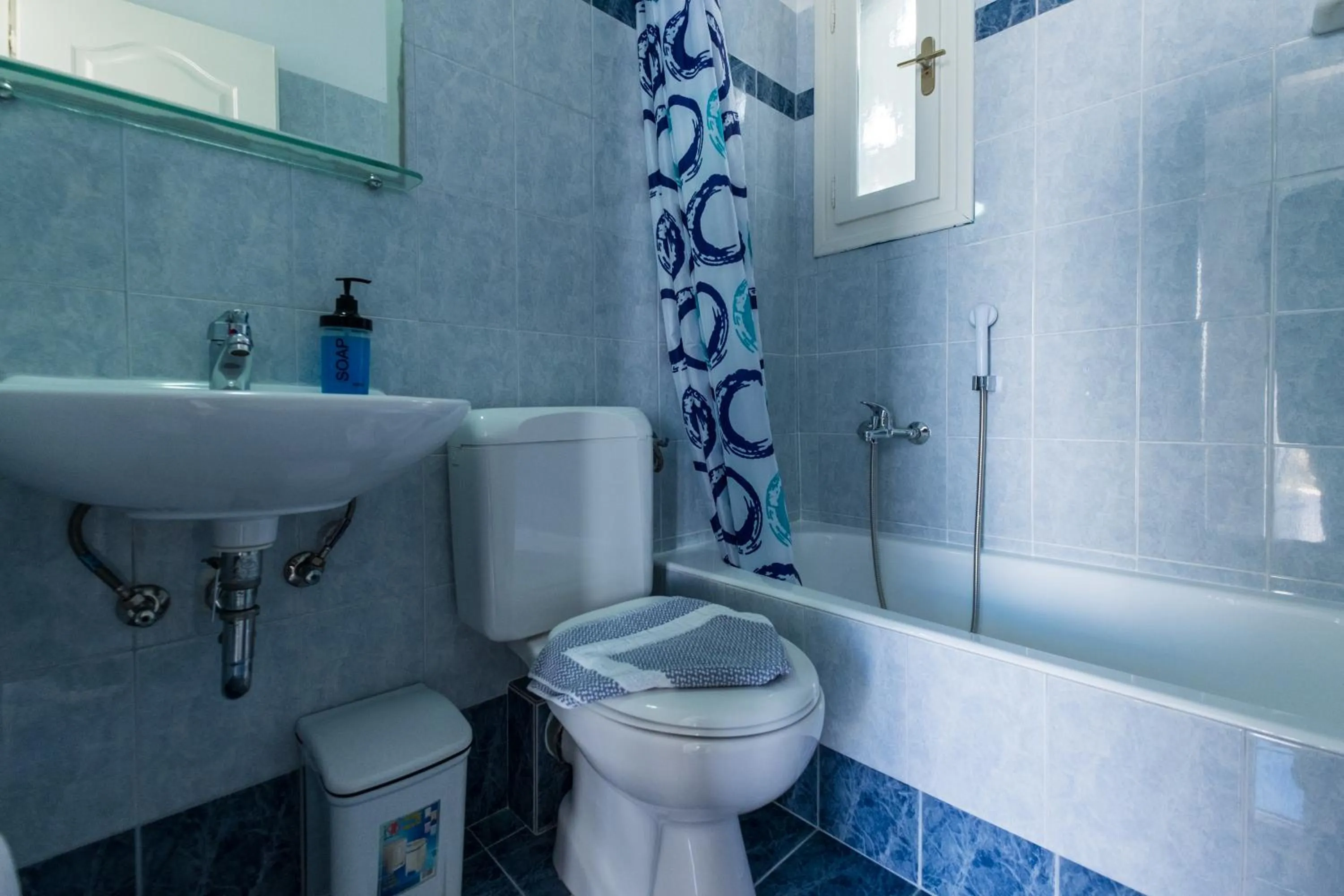 Shower in Joseph Studios