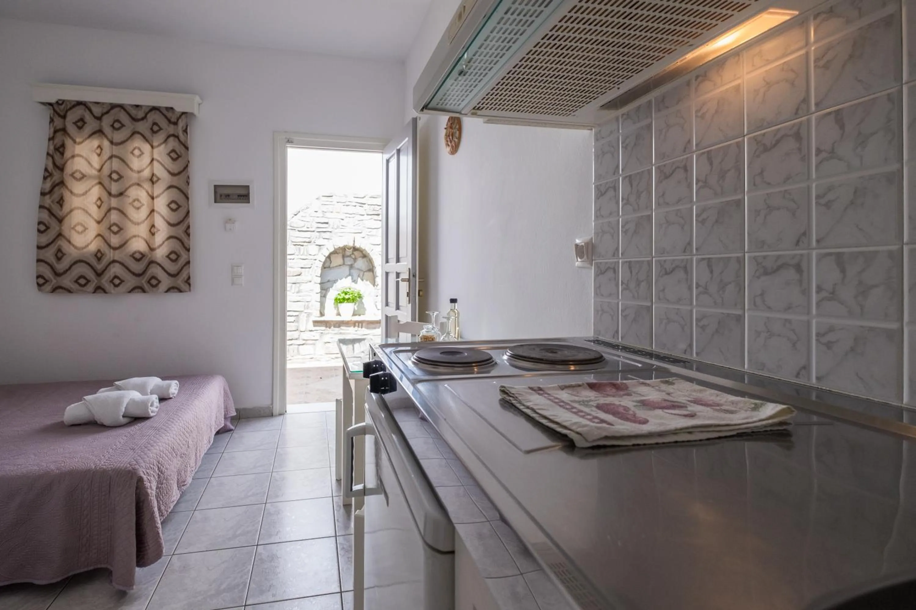 Kitchen or kitchenette, Bed in Joseph Studios