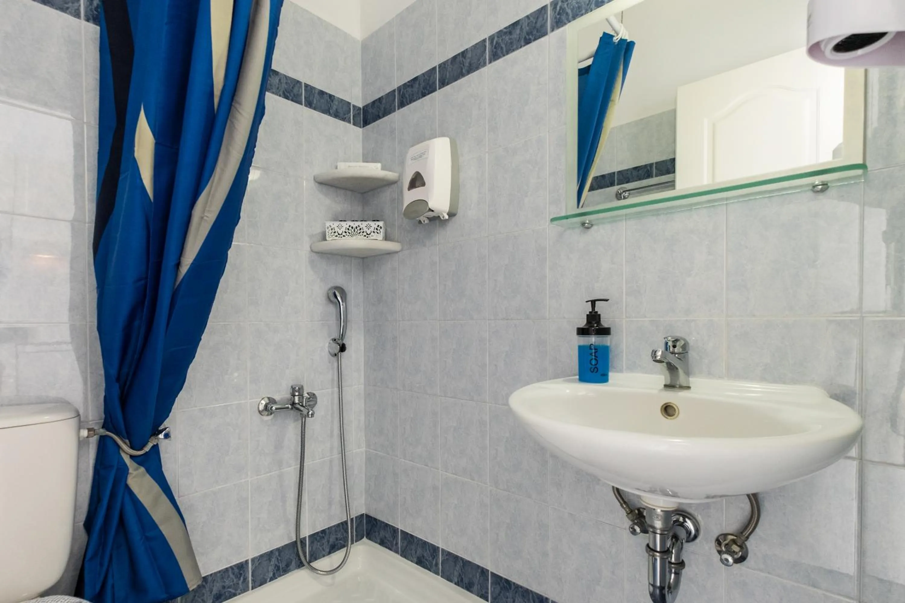 Shower in Joseph Studios