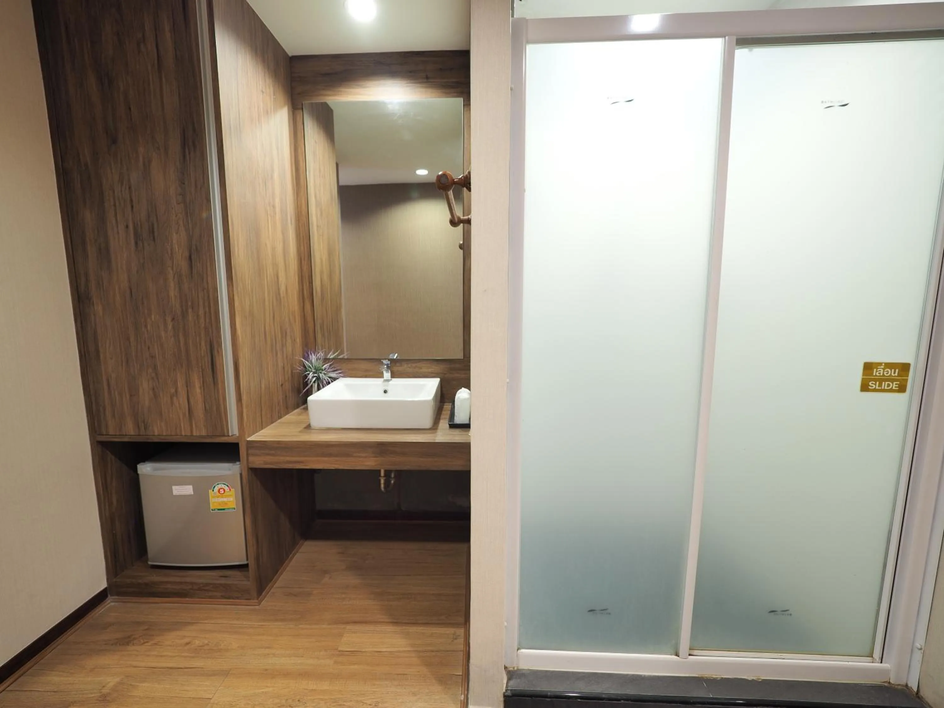 Bathroom, Bed in Baan Keang Chon Ayutthaya บ้านเคียงชล อยุธยา