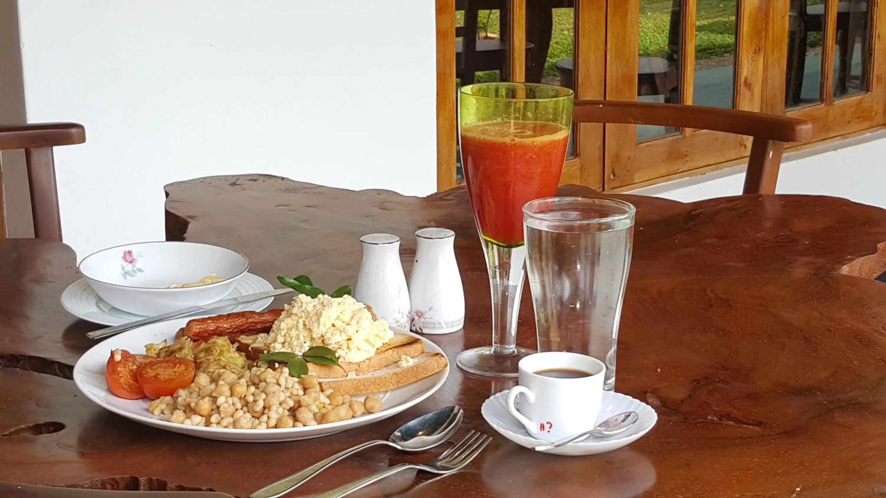 Breakfast in Indi Rose Garden