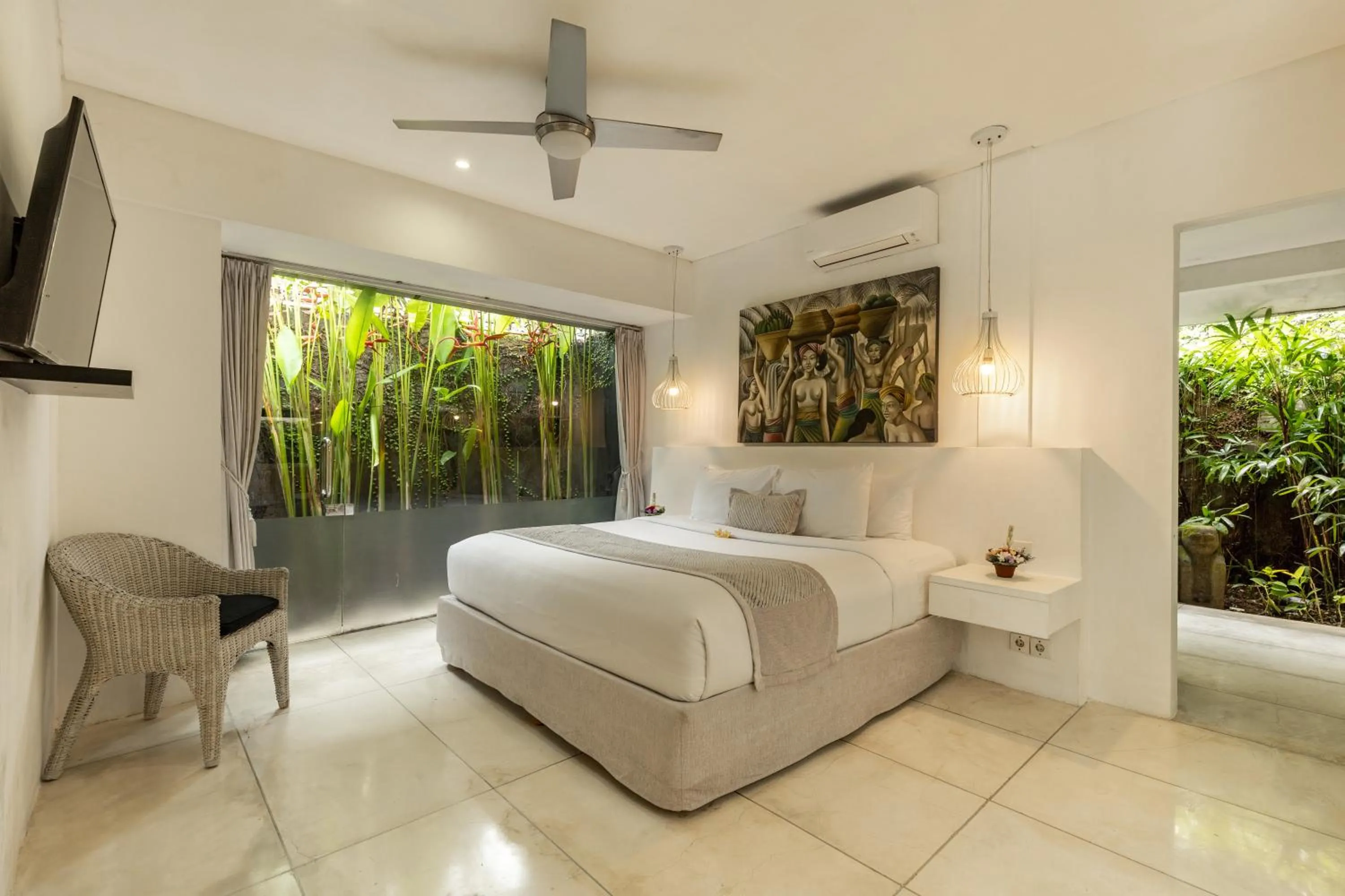 Bed in Esha Villa Drupadi Seminyak