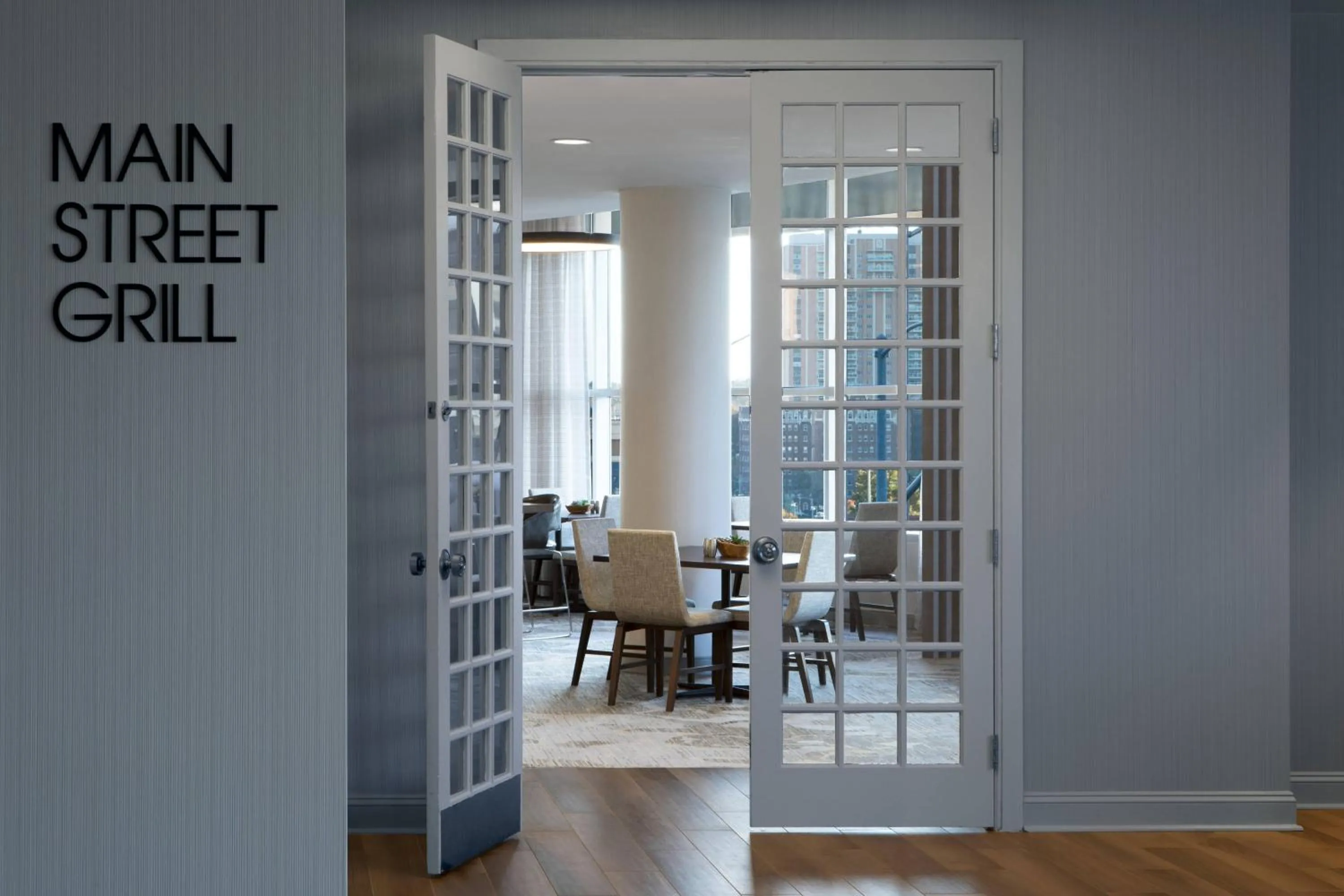 Restaurant/places to eat in Kansas City Marriott Country Club Plaza