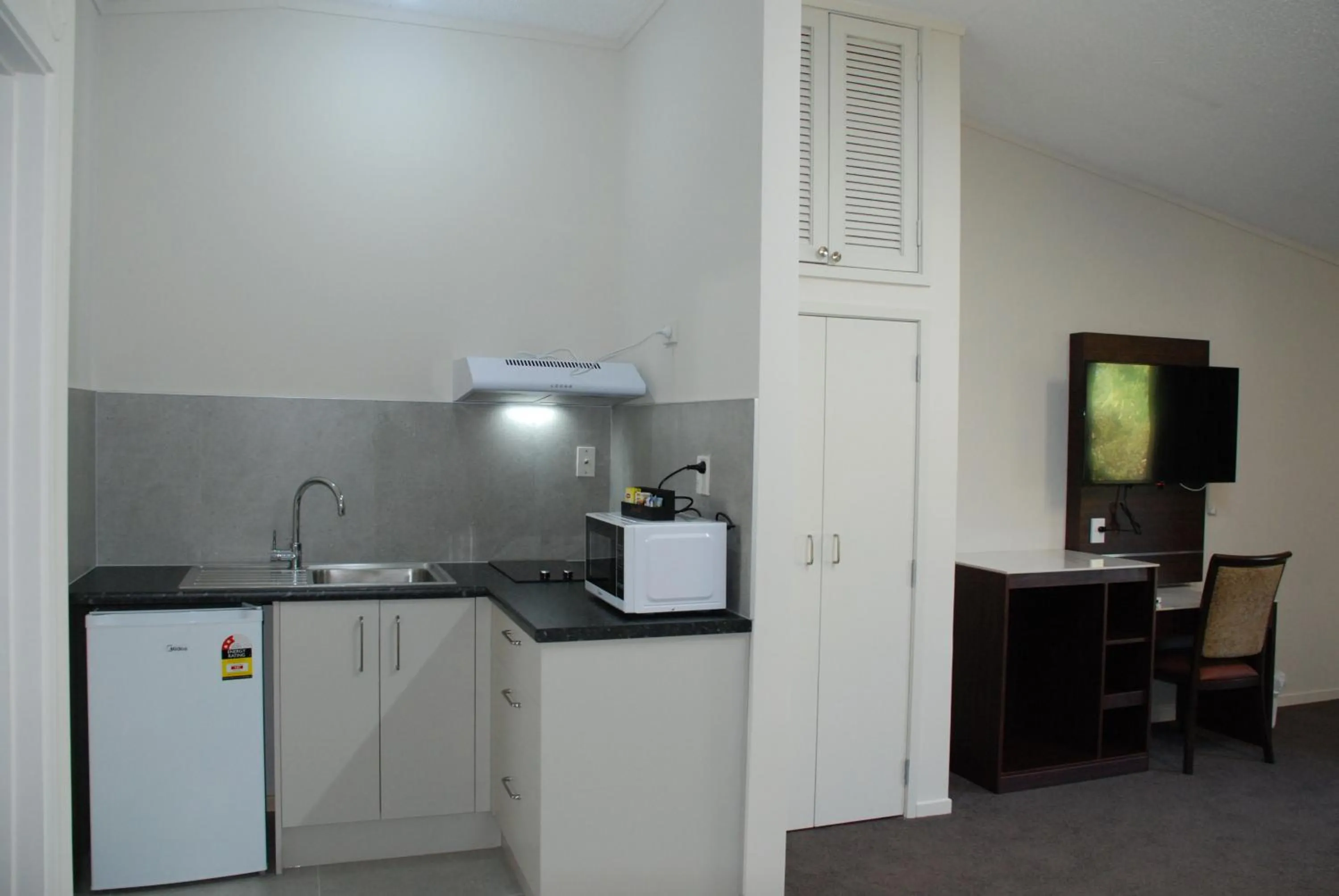 Kitchen or kitchenette in Auckland Airport Kiwi Motel