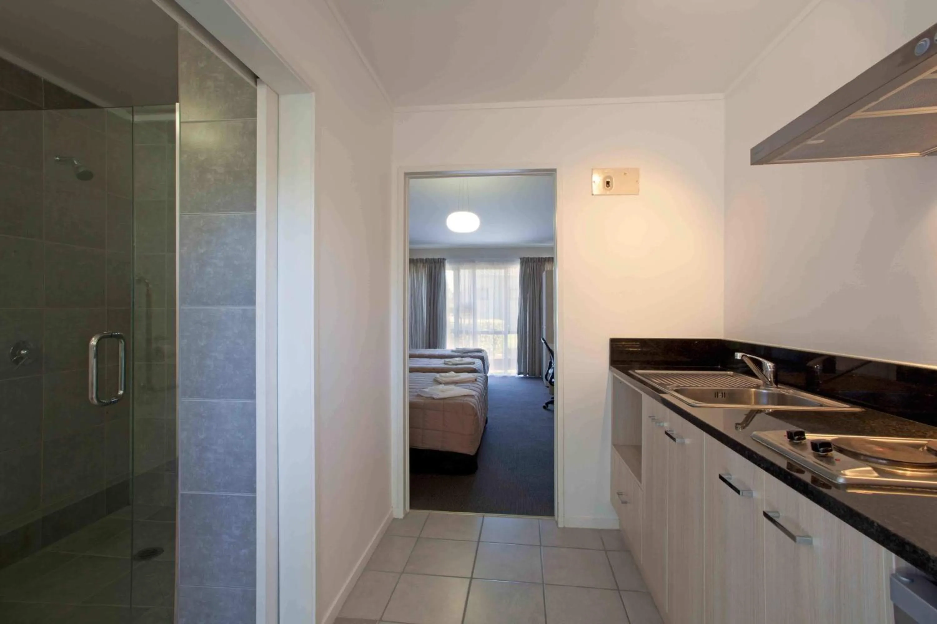 Kitchen or kitchenette in Auckland Airport Kiwi Motel