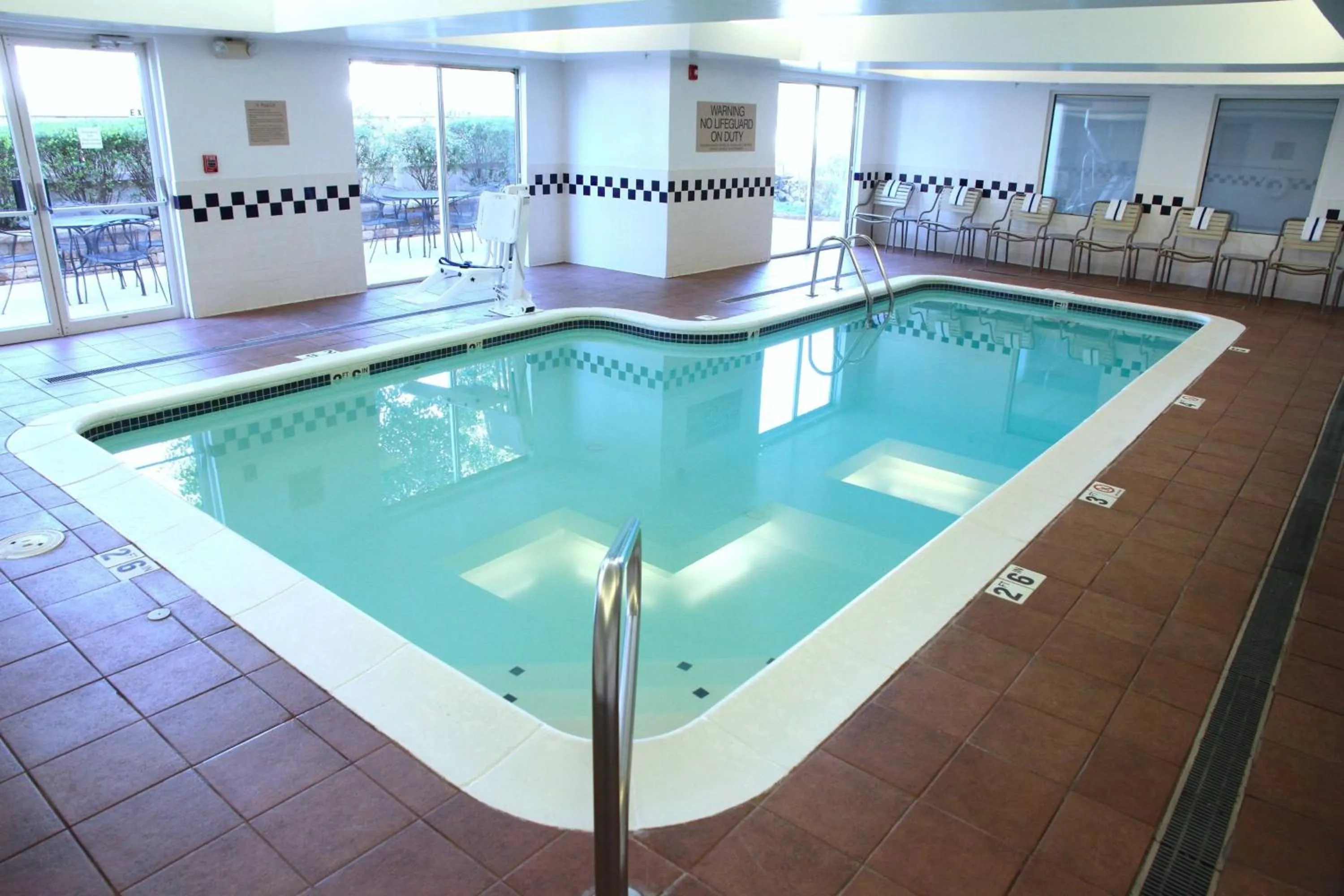 Swimming pool in SpringHill Suites Kansas City Overland Park