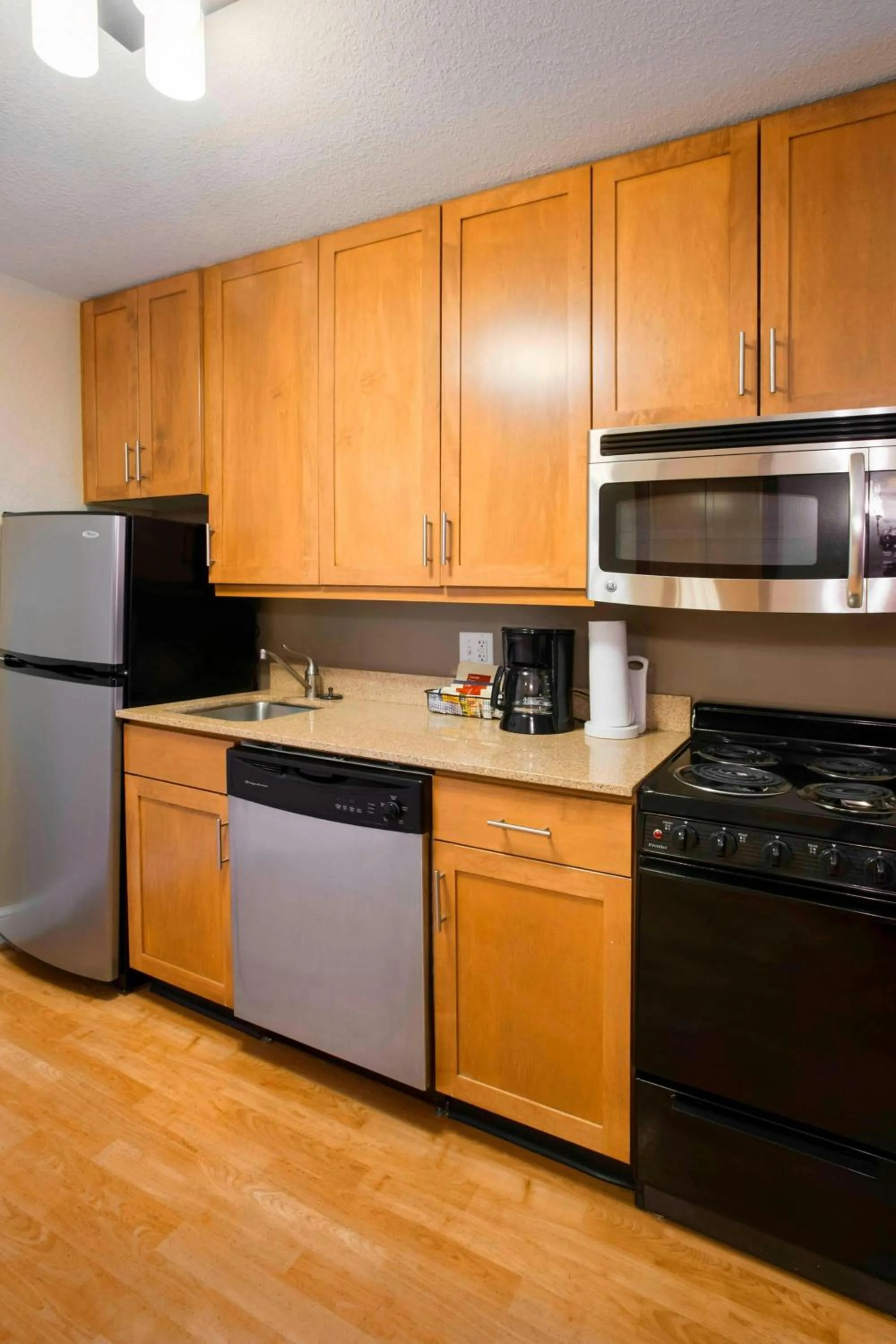 Kitchen or kitchenette in TownePlace Suites by Marriott Kansas City Overland Park