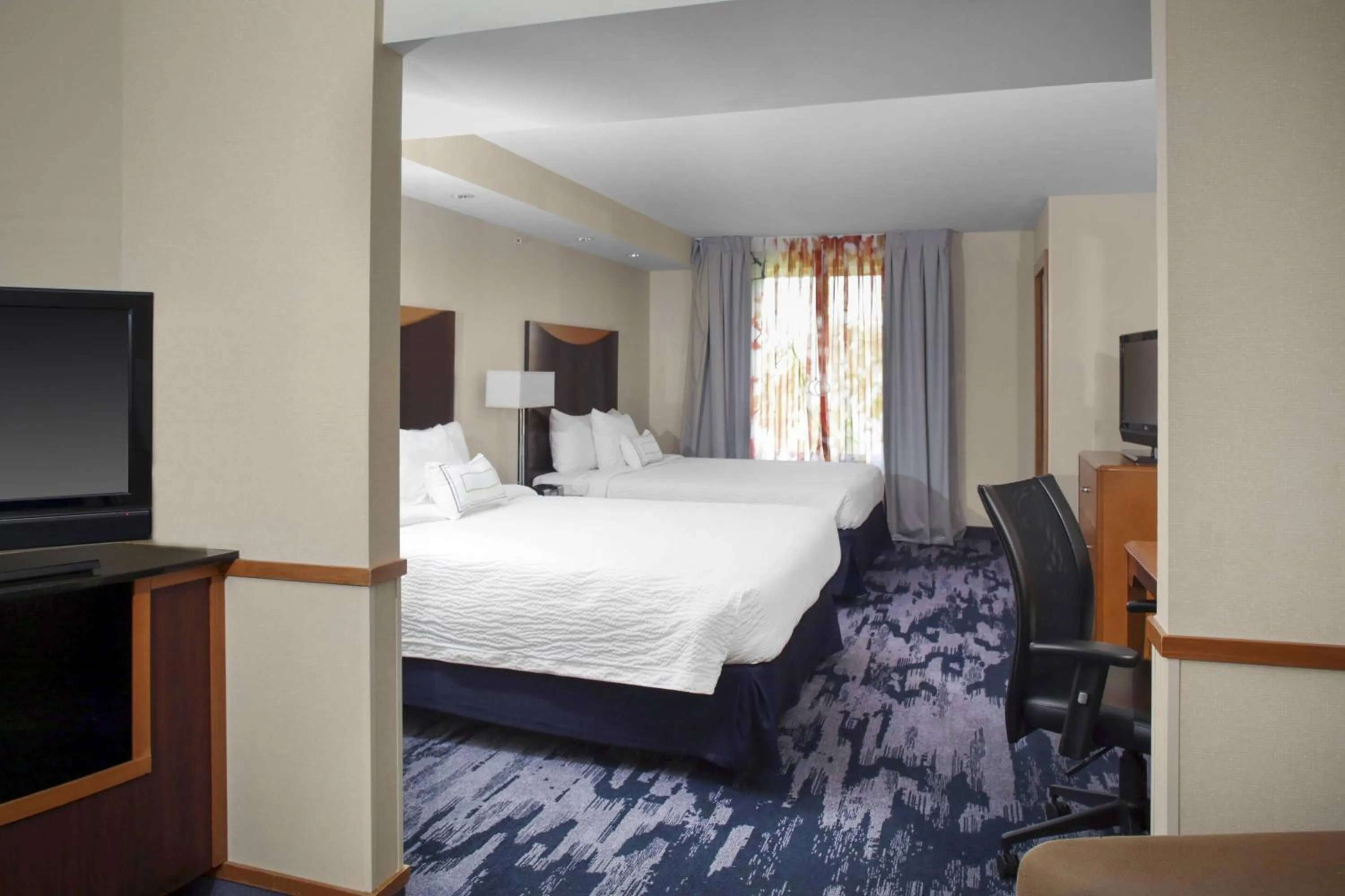 Photo of the whole room, Bed in Fairfield Inn & Suites Milledgeville