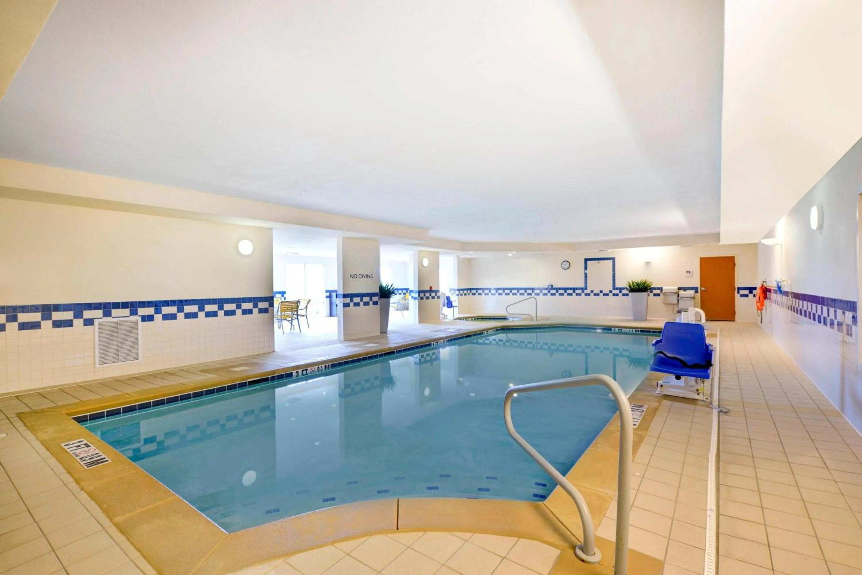 Swimming pool in Fairfield Inn & Suites Warner Robins