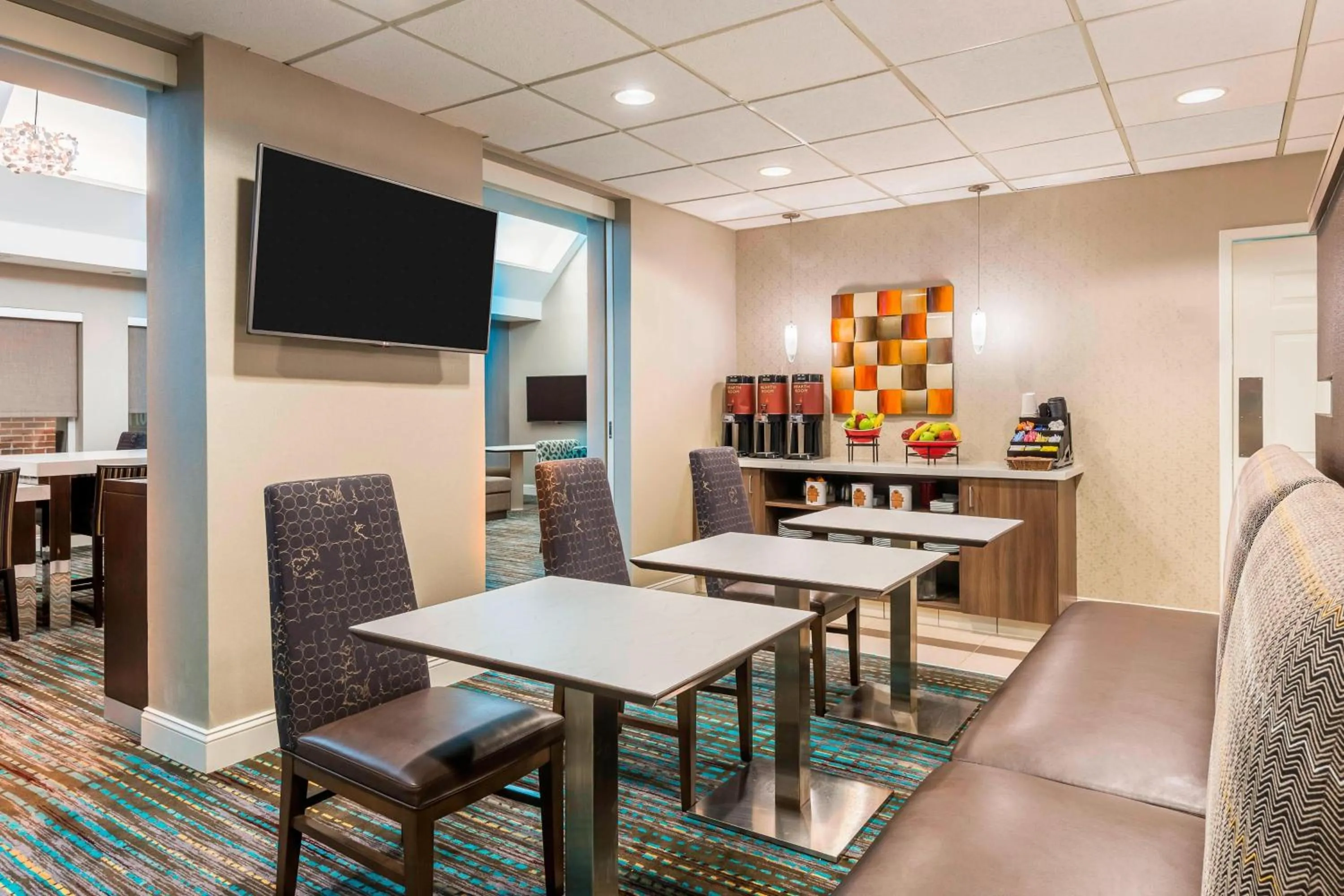 Restaurant/places to eat in Residence Inn Macon