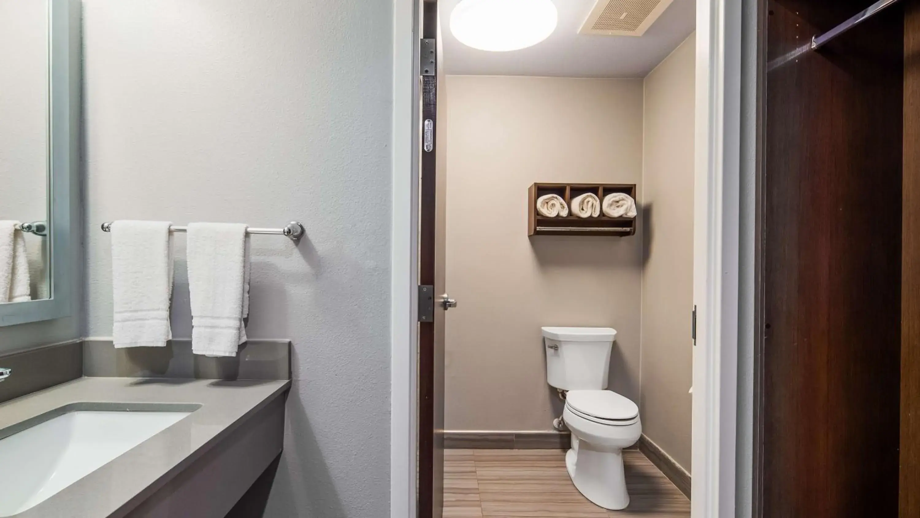 King Room With Sofa Bed -Non-Smoking in Best Western Town Center Inn King Room With Sofa Bed -Non-Smoking in Best Western Town Center Inn