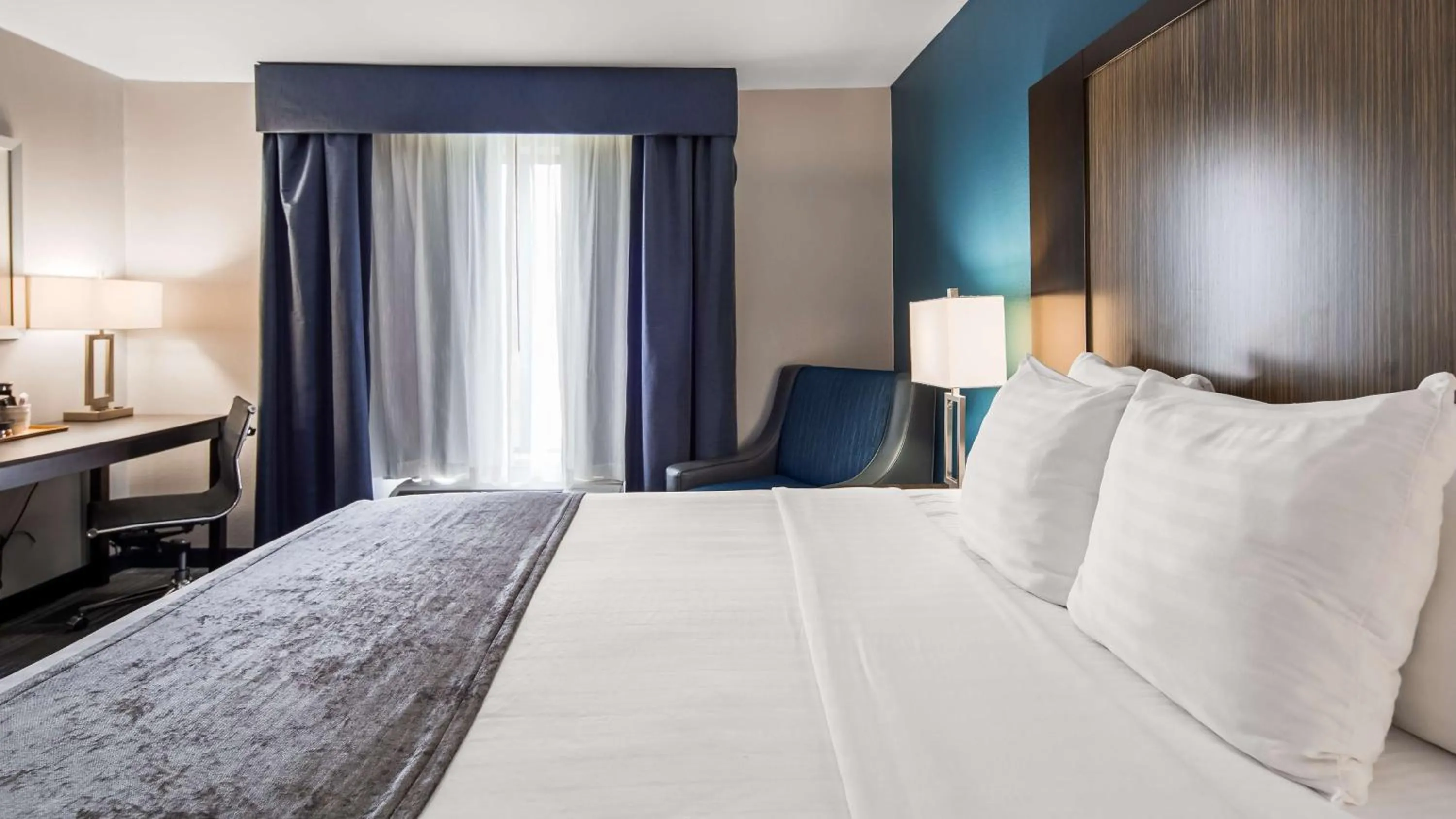 Bedroom, Bed in Best Western Town Center Inn