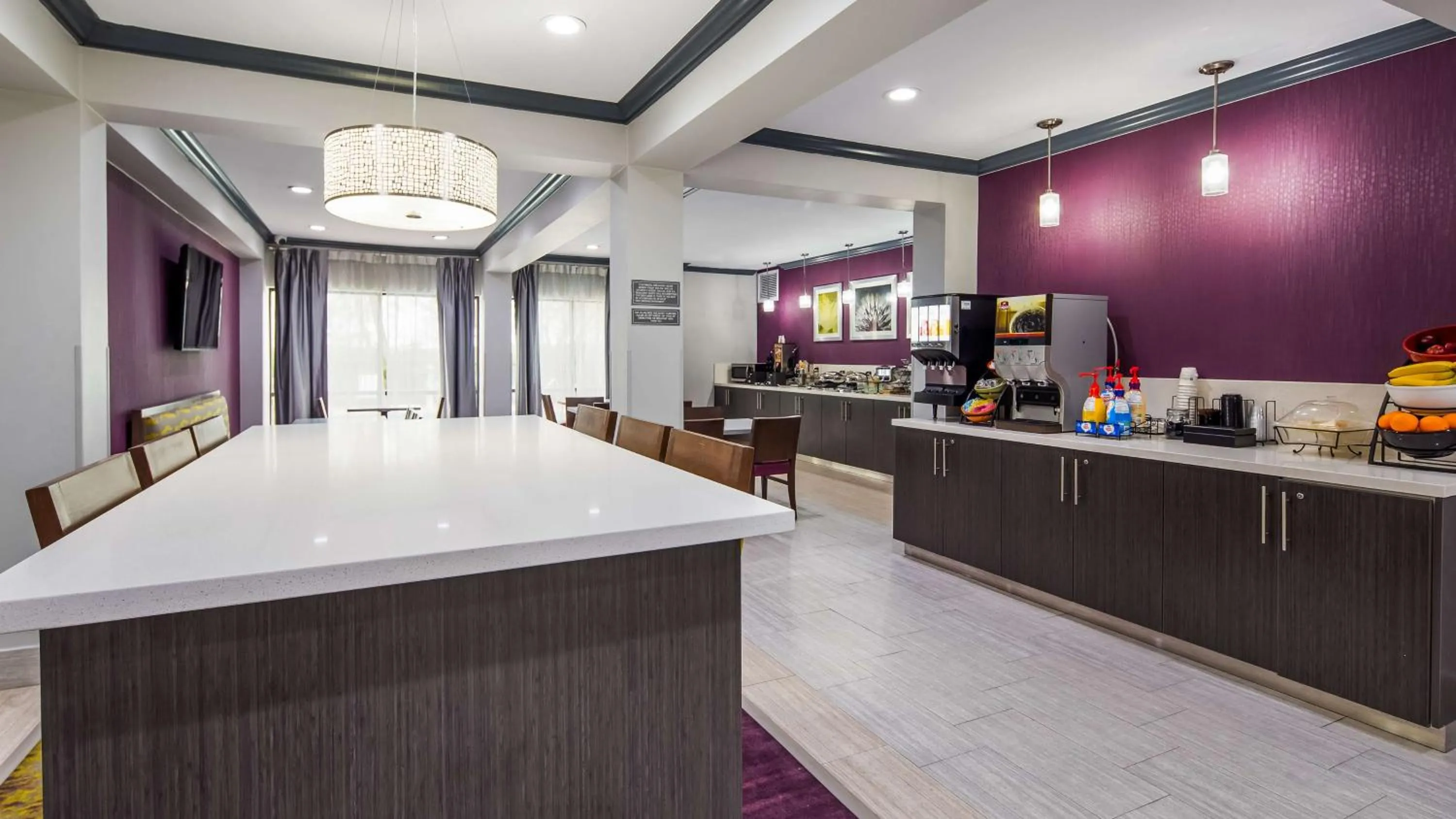 Breakfast in Best Western Town Center Inn