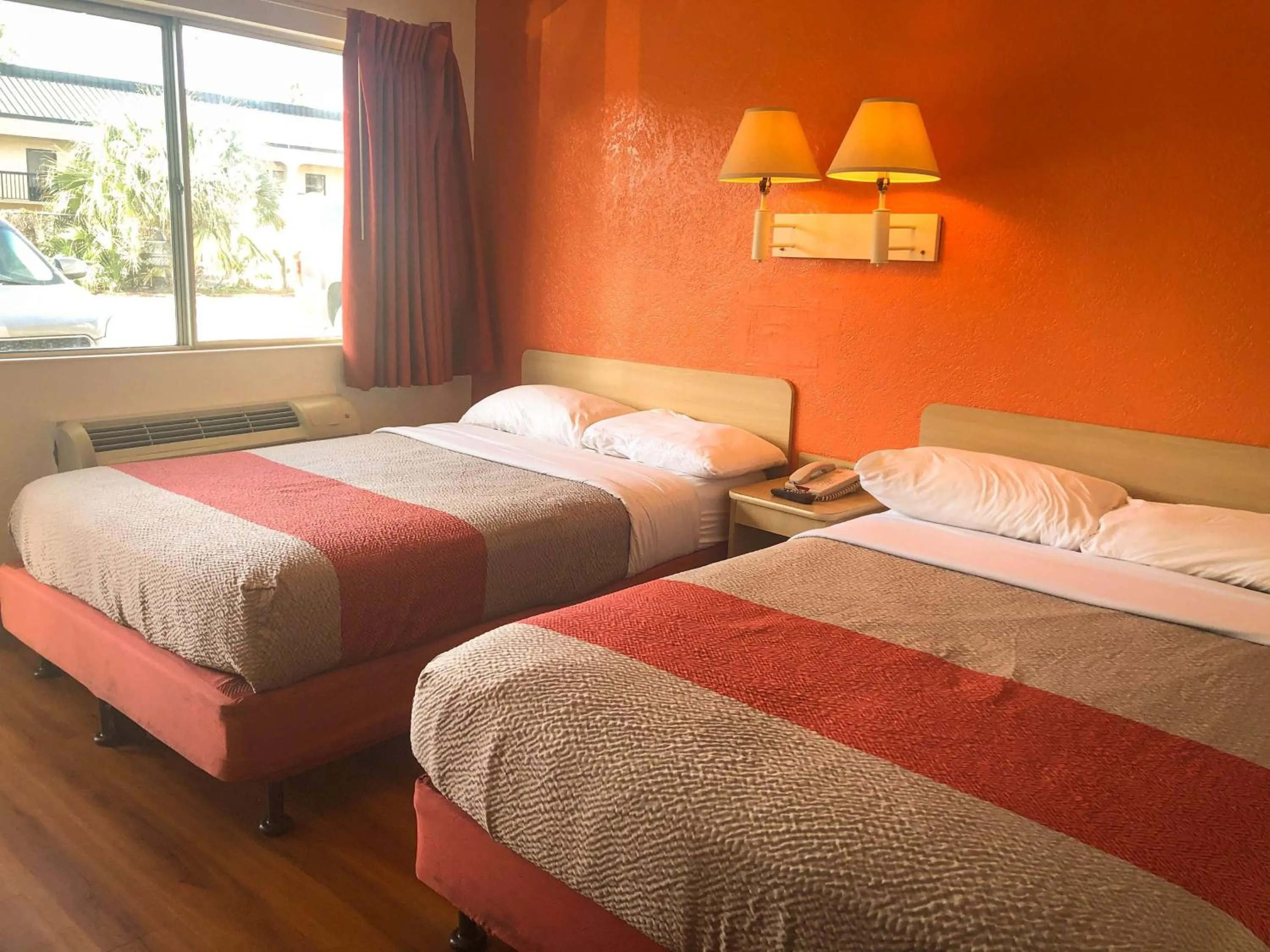 Photo of the whole room, Bed in Motel 6-Jacksonville, FL - Orange Park