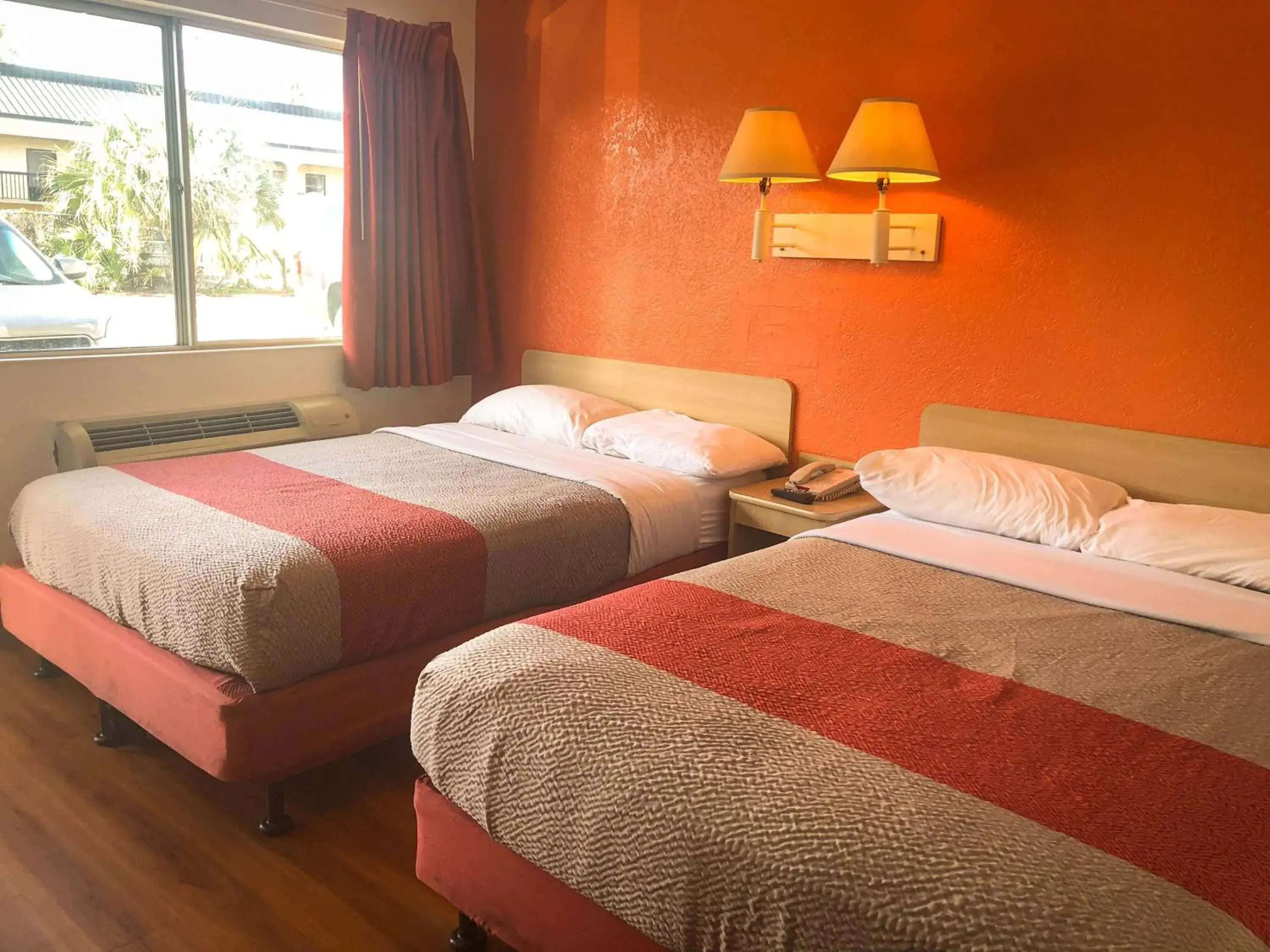 Deluxe Quadruple Room in Motel 6-Jacksonville, FL - Orange Park Deluxe Quadruple Room in Motel 6-Jacksonville, FL - Orange Park