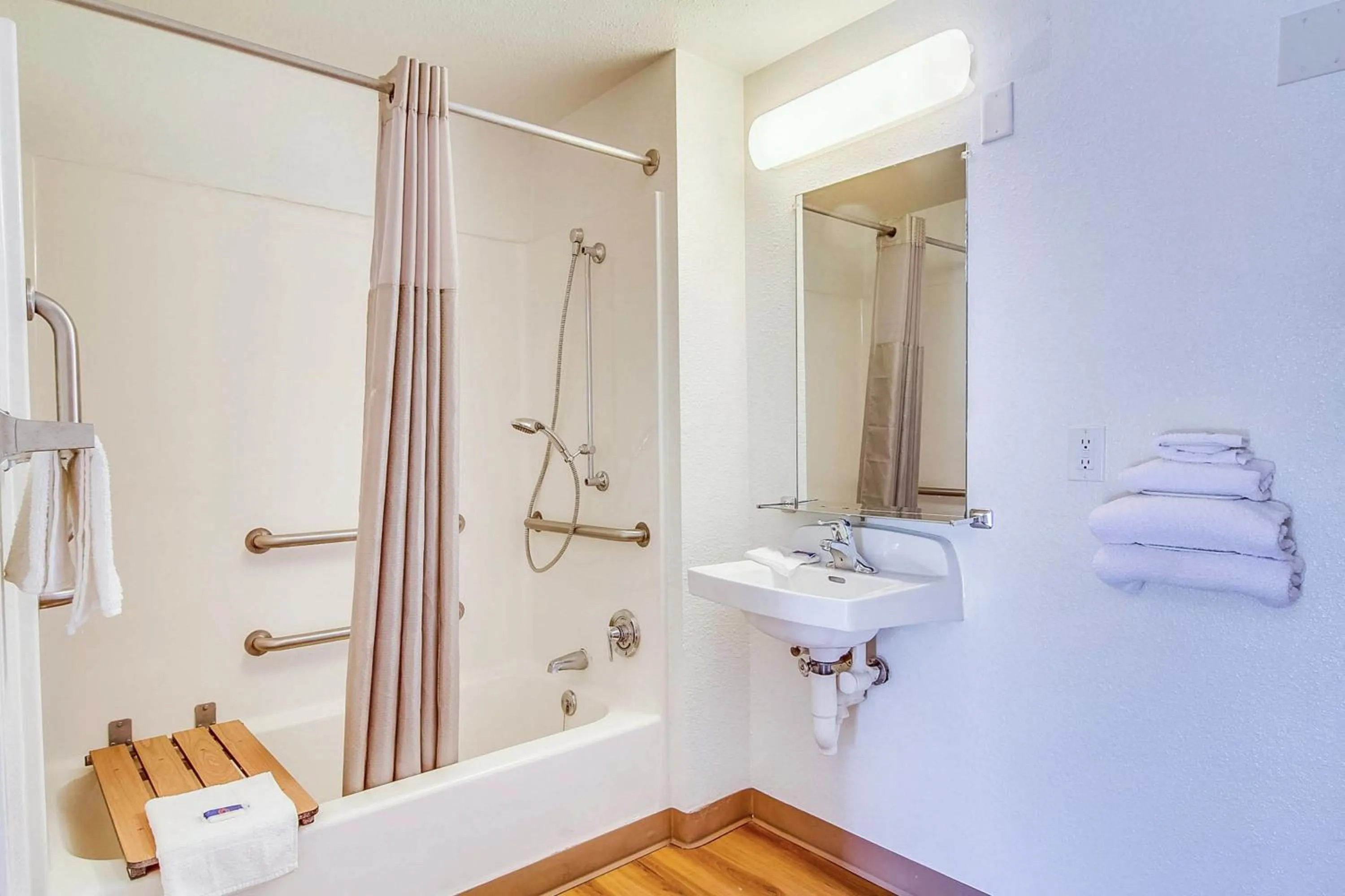 Bathroom in Motel 6-Jacksonville, FL - Orange Park