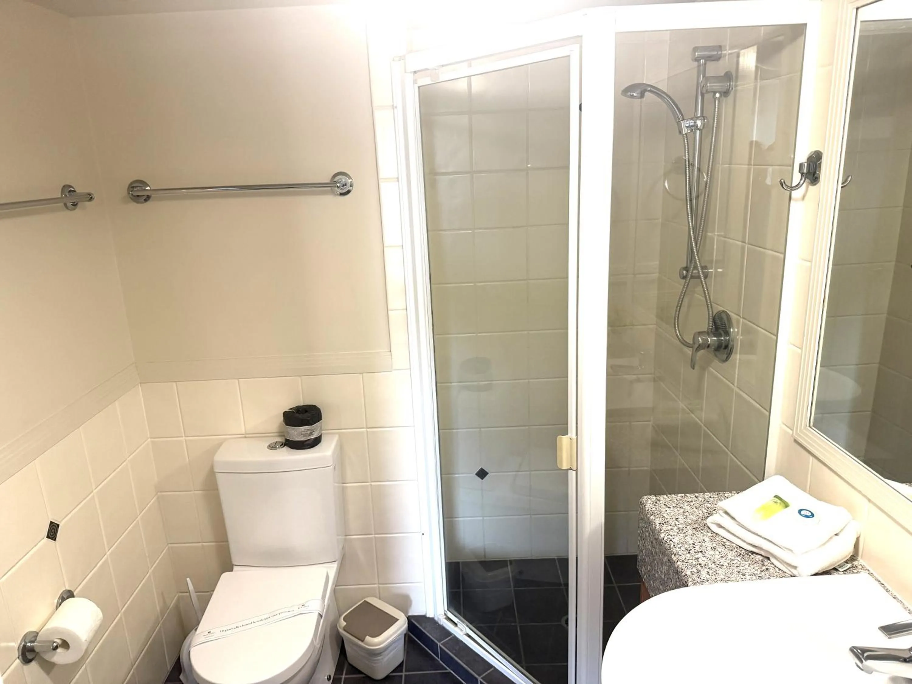 Shower in Sandcastles On The Broadwater