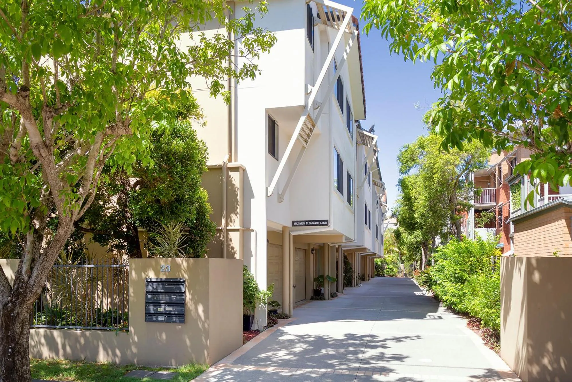 Property building in Sandcastles On The Broadwater