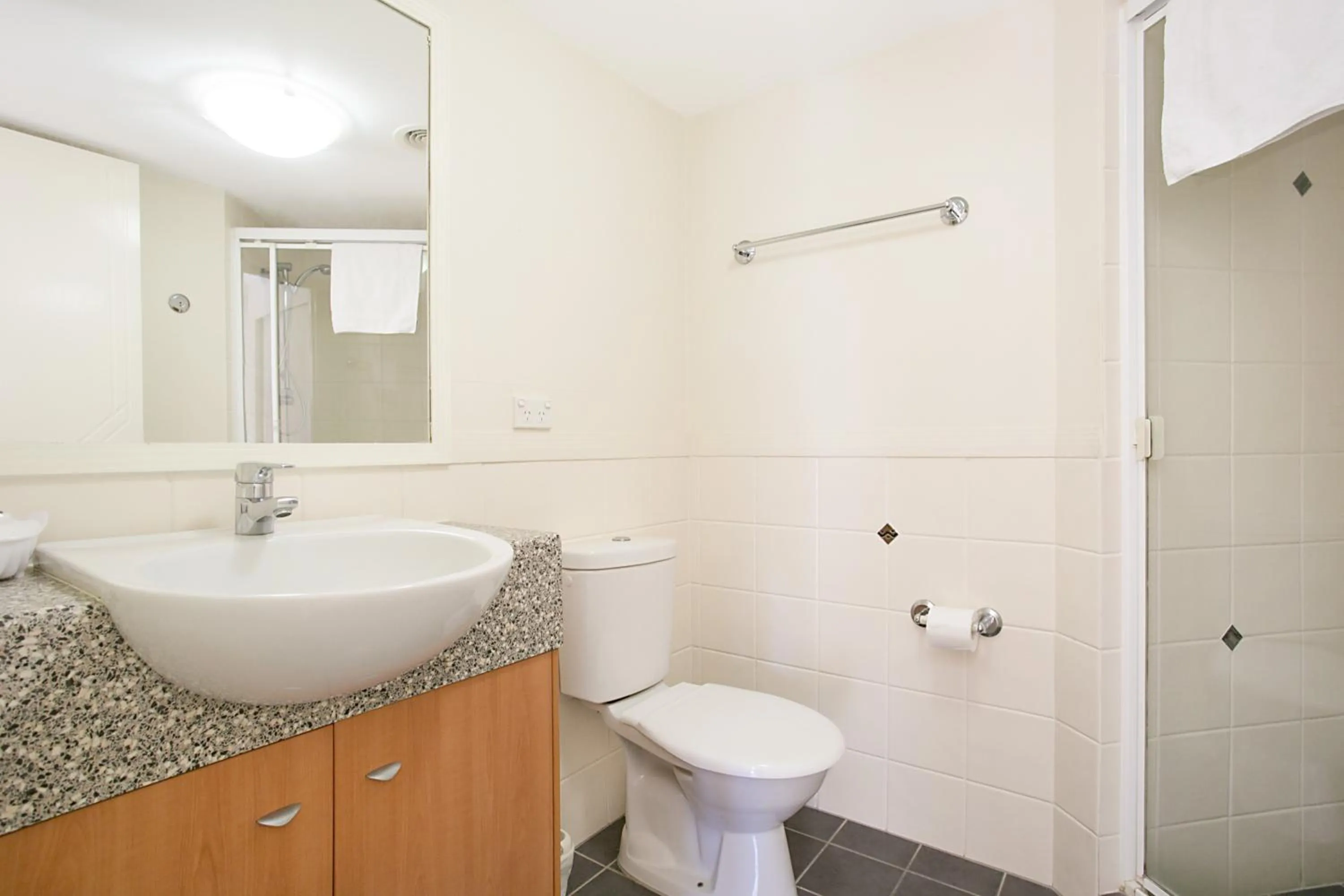 Bedroom in Sandcastles On The Broadwater