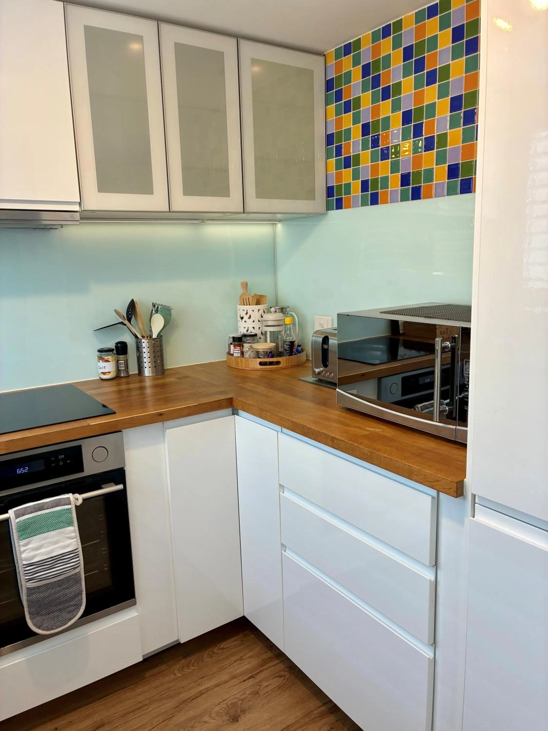 microwave in Sandcastles On The Broadwater