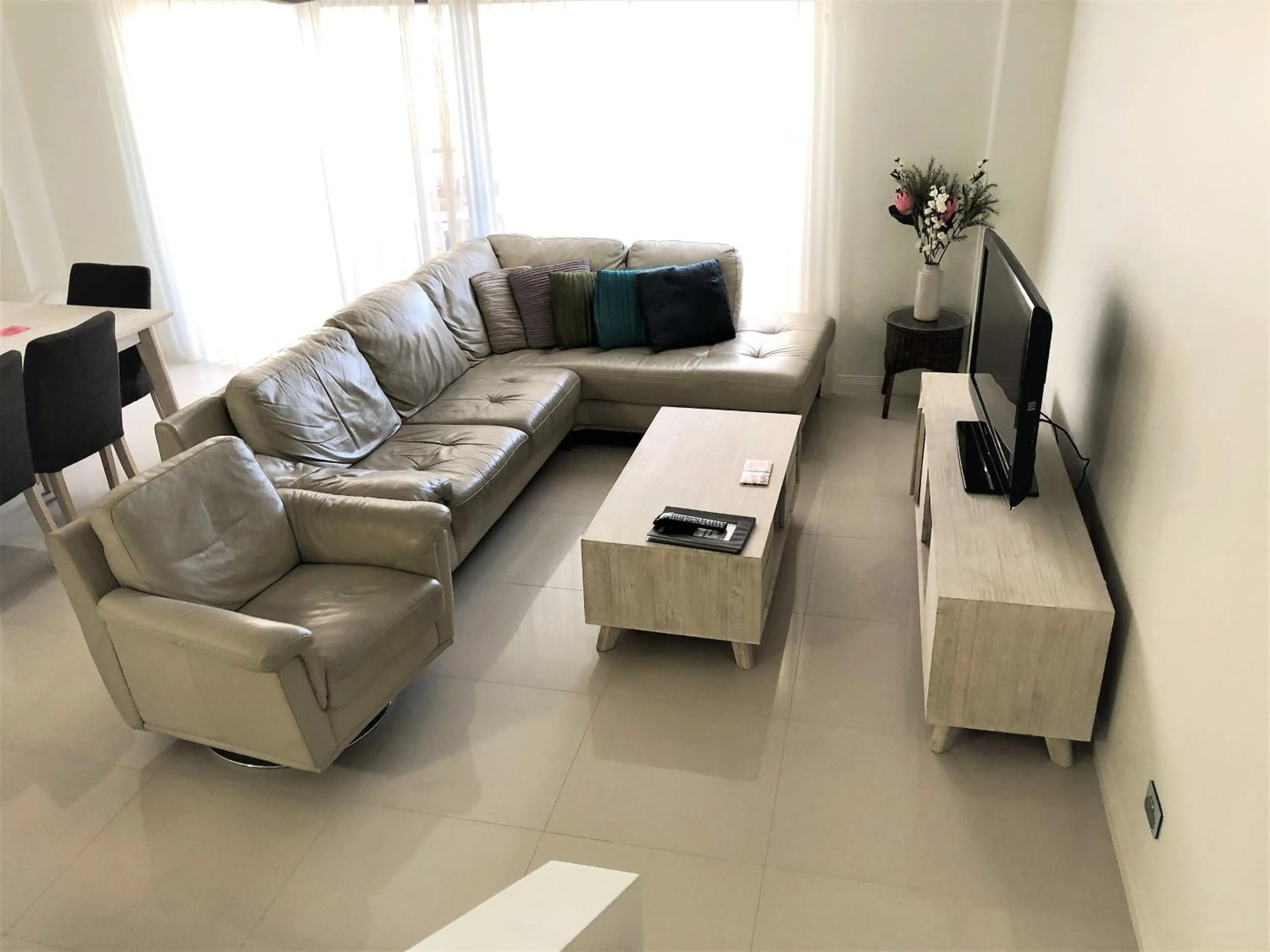 TV and multimedia in Sandcastles On The Broadwater