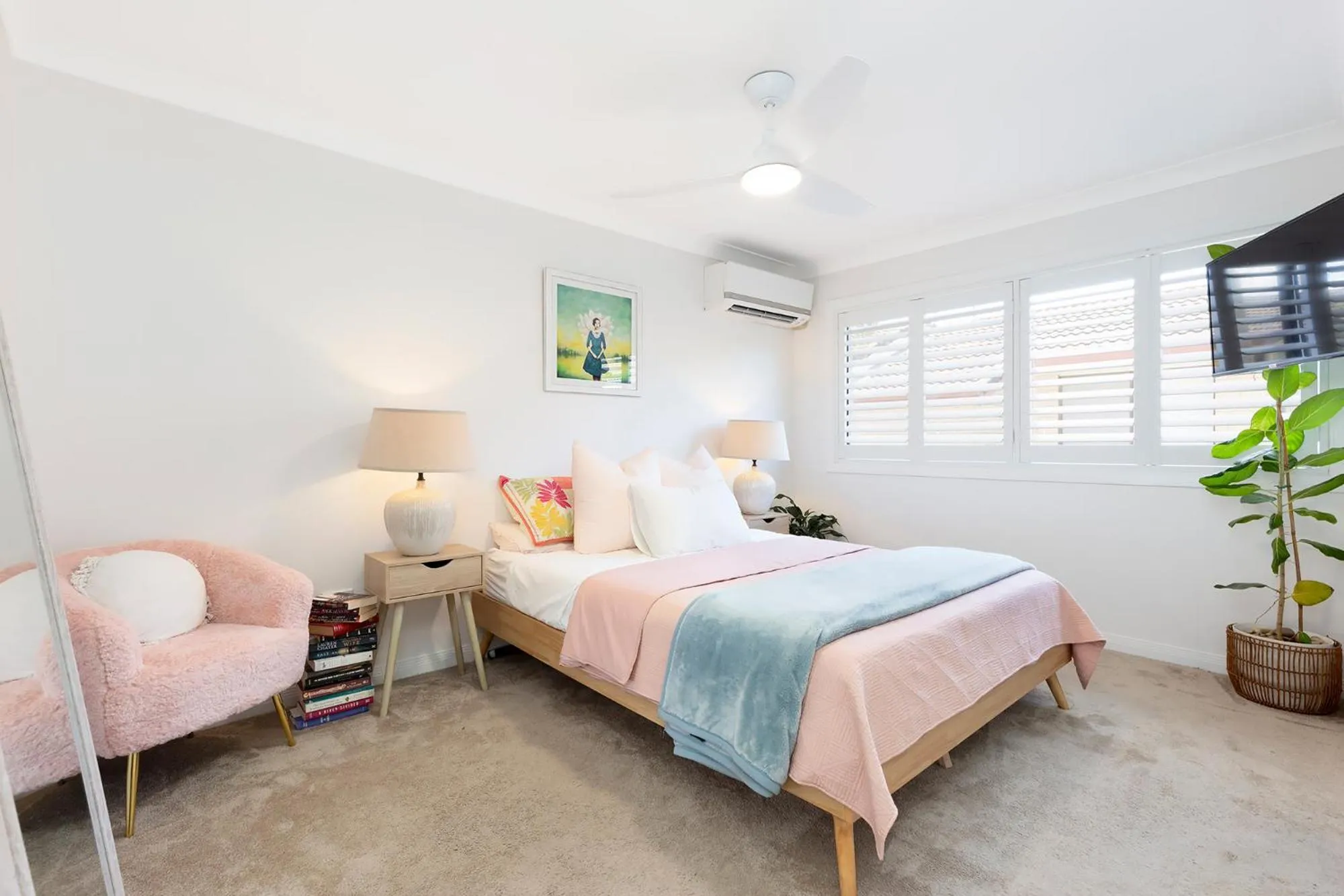 Bed in Sandcastles On The Broadwater