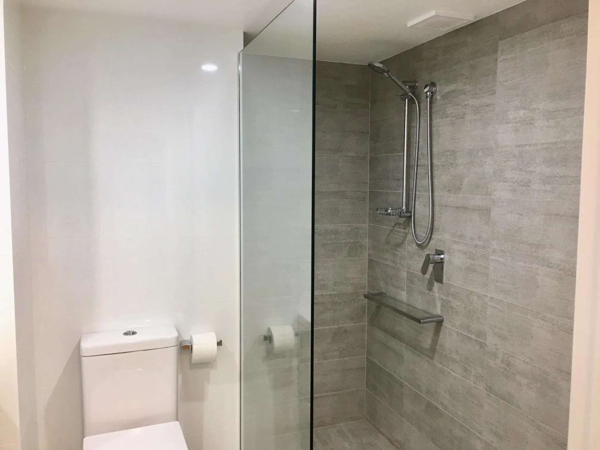 Breakers North Absolute Beachfront Apartments - Official