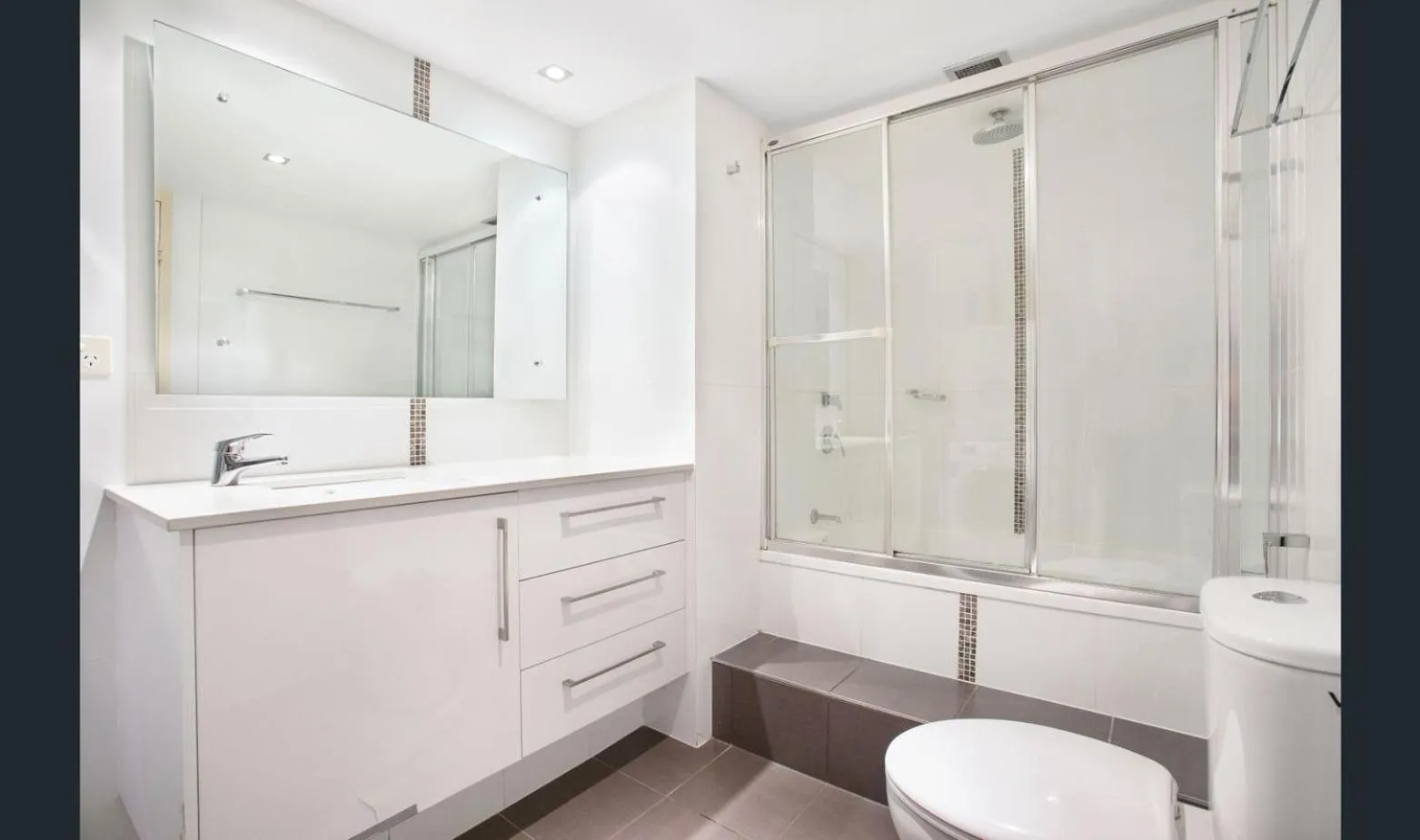 Bathroom in Breakers North Absolute Beachfront Apartments - Official