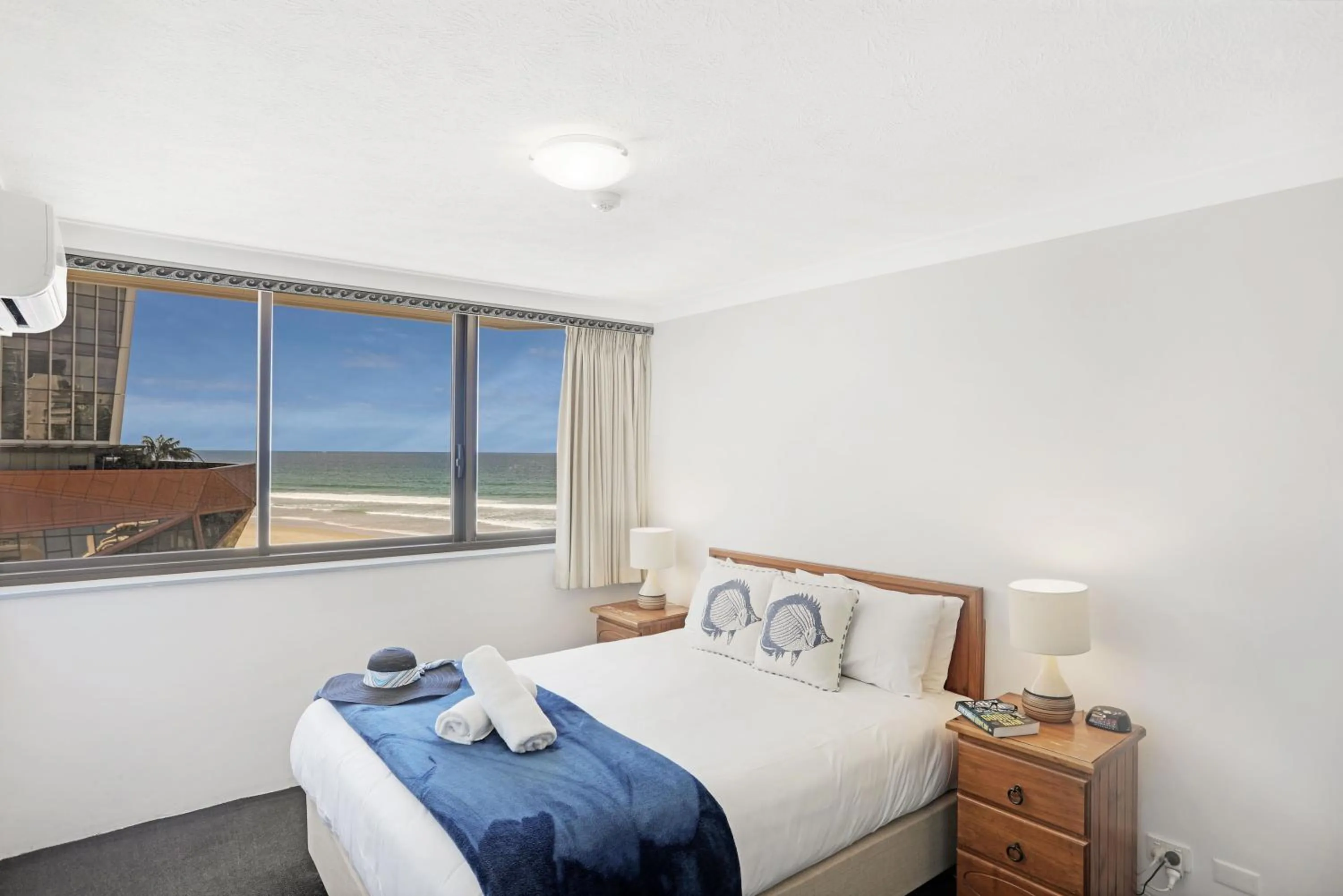 Bedroom, Bed in Breakers North Absolute Beachfront Apartments - Official