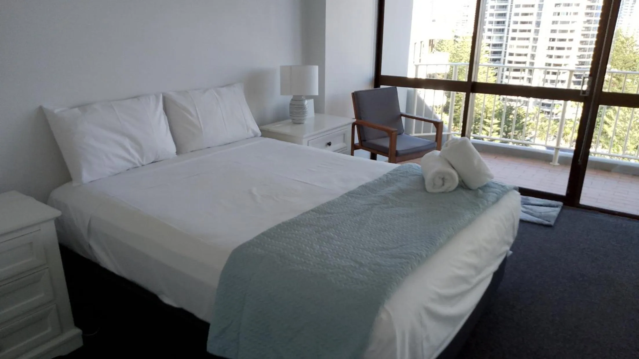 Bedroom, Bed in Breakers North Absolute Beachfront Apartments - Official