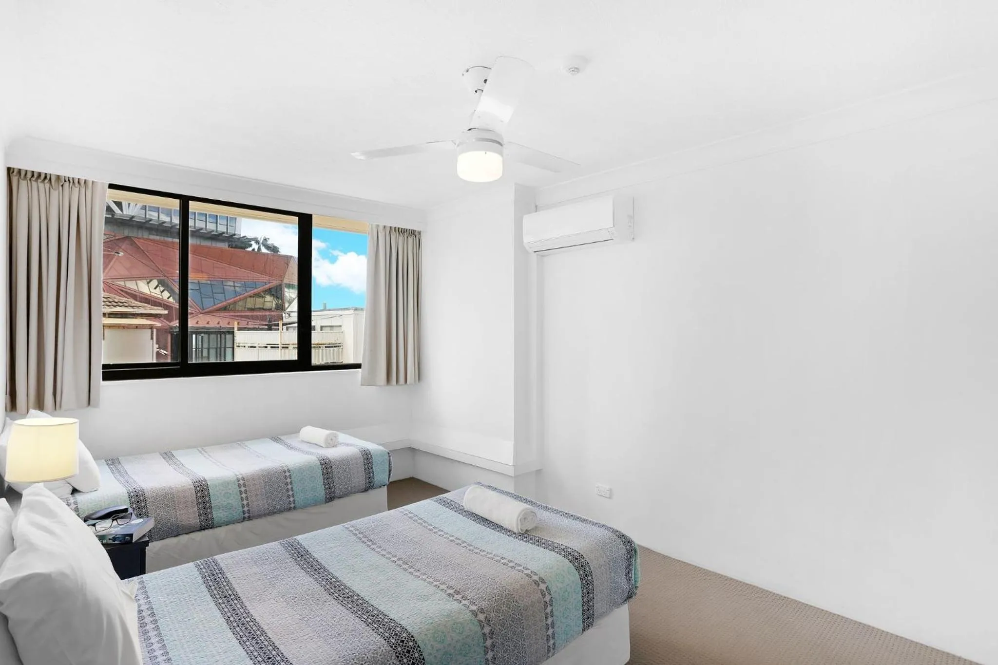 Bedroom, Bed in Breakers North Absolute Beachfront Apartments - Official